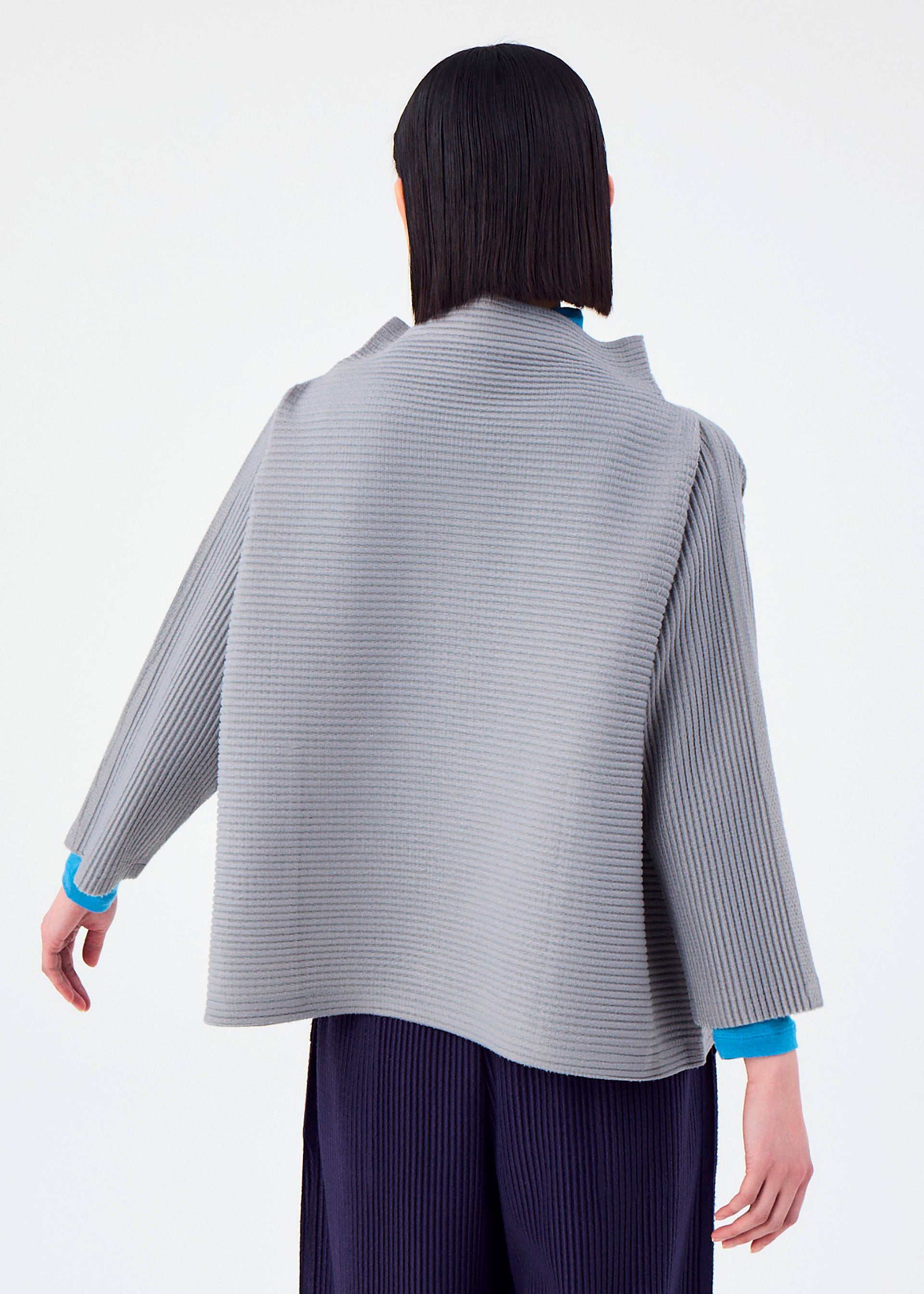 ISSEY MIYAKE 長袖トップス グレー青 WARM PLEATS – isseymiyake.com