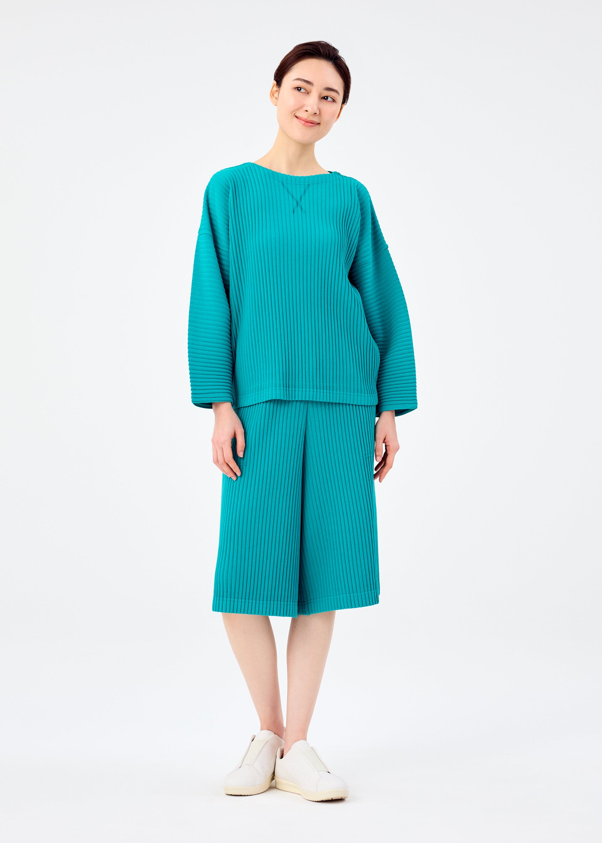 SWEATS PLEATS – isseymiyake.com