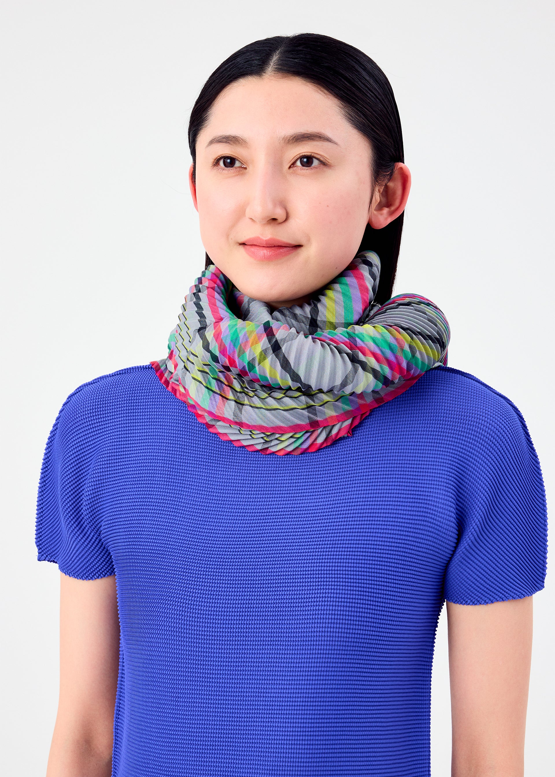 CHECK PLEATS STOLE – isseymiyake.com