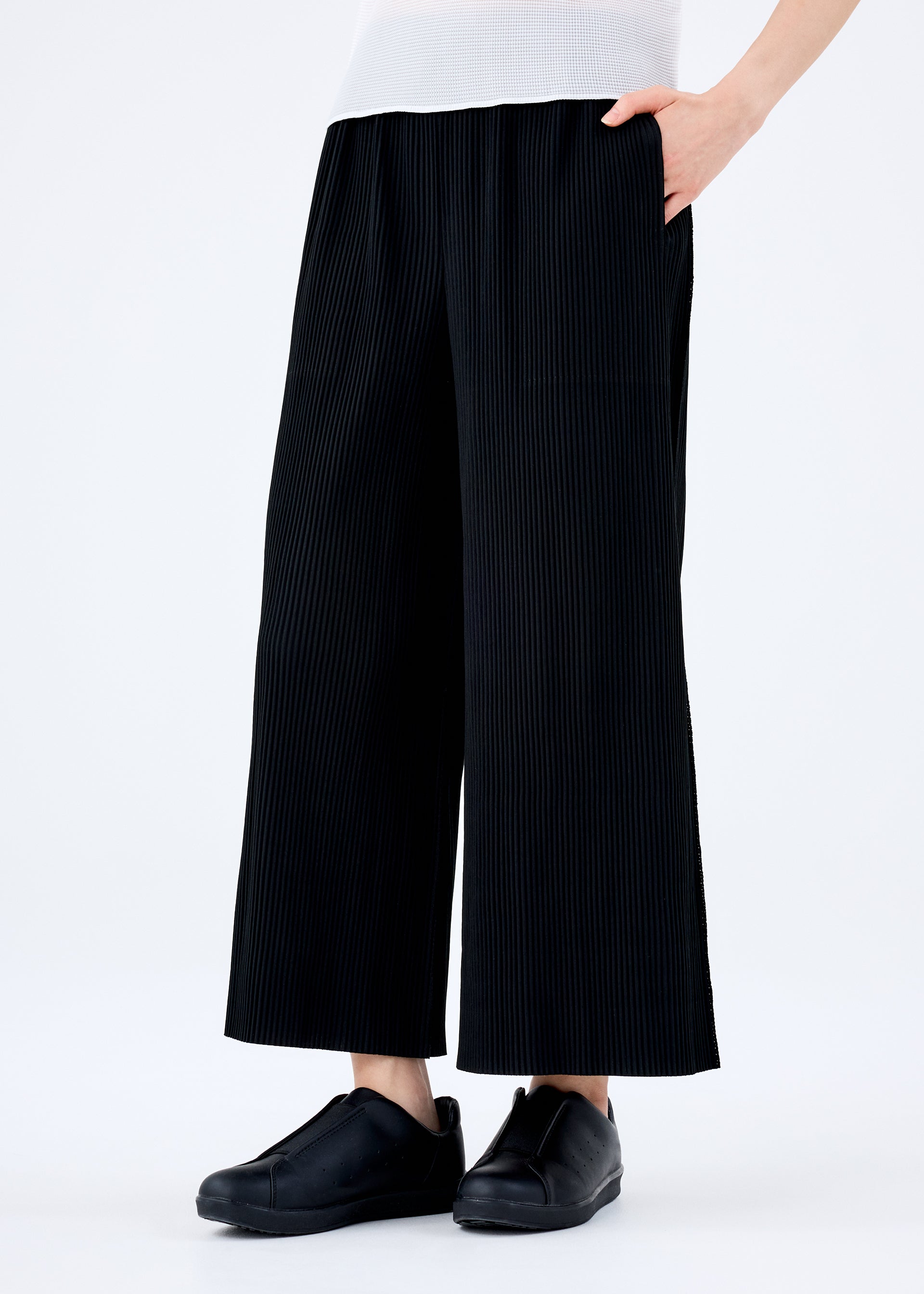 PLEATS PLEASE ワイドパンツ　ブラック PLEATS PLEASE ISSEY MIYAKE - 美品 プリーツプリーズ イッセイ