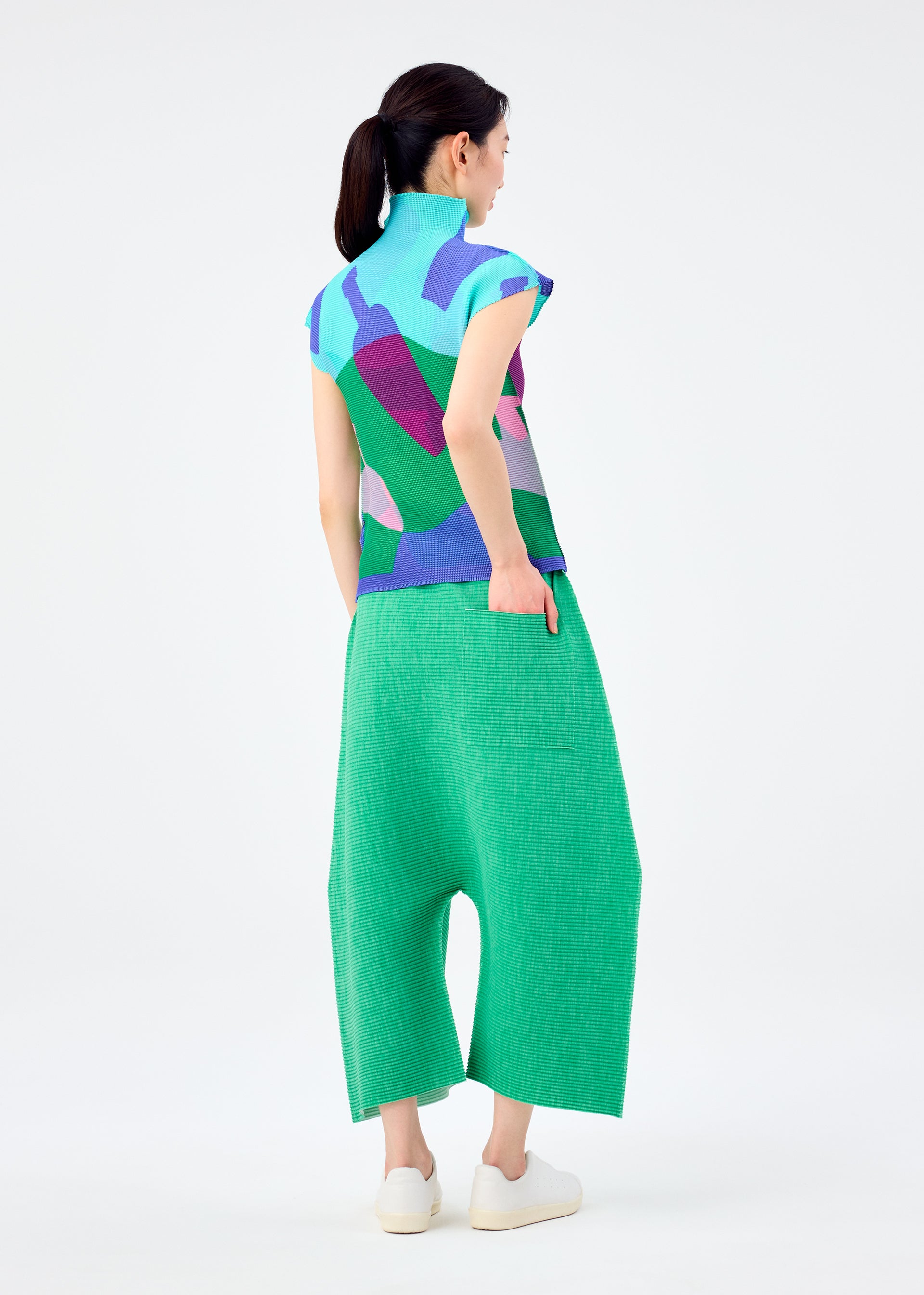 MIX FINE KNIT PLEATS BOTTOM、ウィメンズ_パンツ、着用画像2