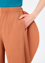 FINE KNIT PLEATS BOTTOM 1、ウィメンズ_パンツ、着用画像3
