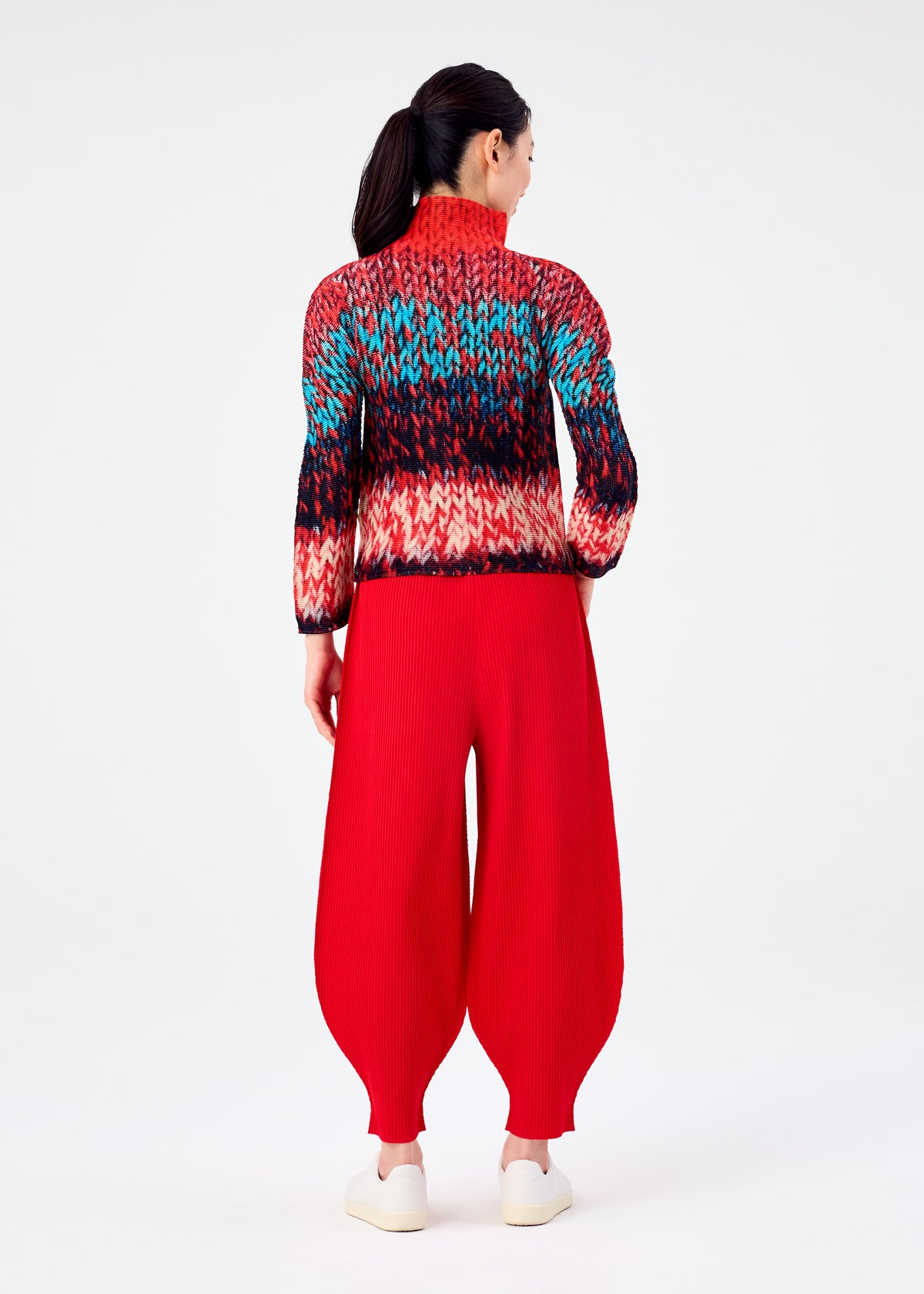 FINE KNIT PLEATS BOTTOM 2、ウィメンズ_パンツ、着用画像2