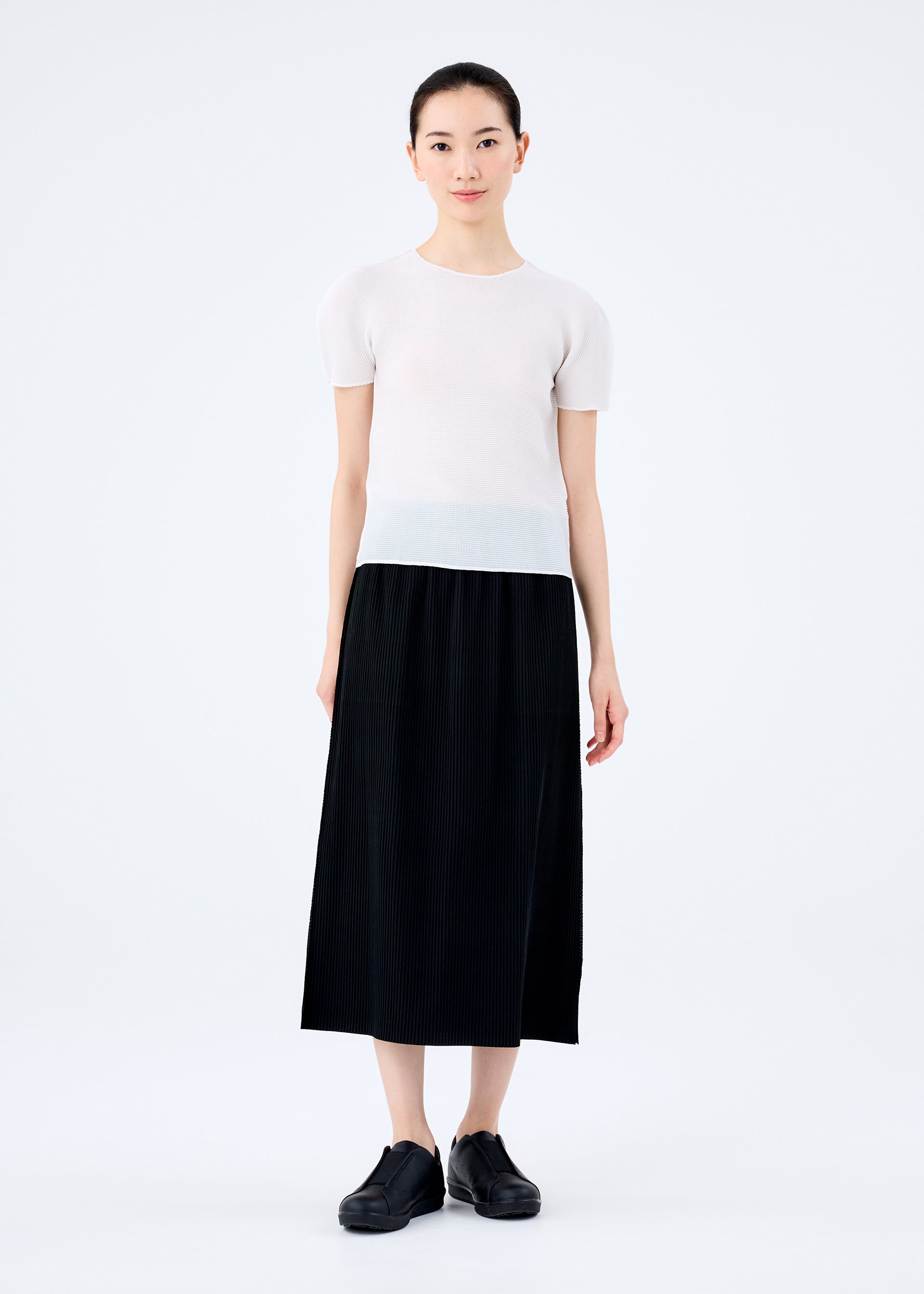 FINE KNIT PLEATS BLACK、ウィメンズ_スカート、着用画像1