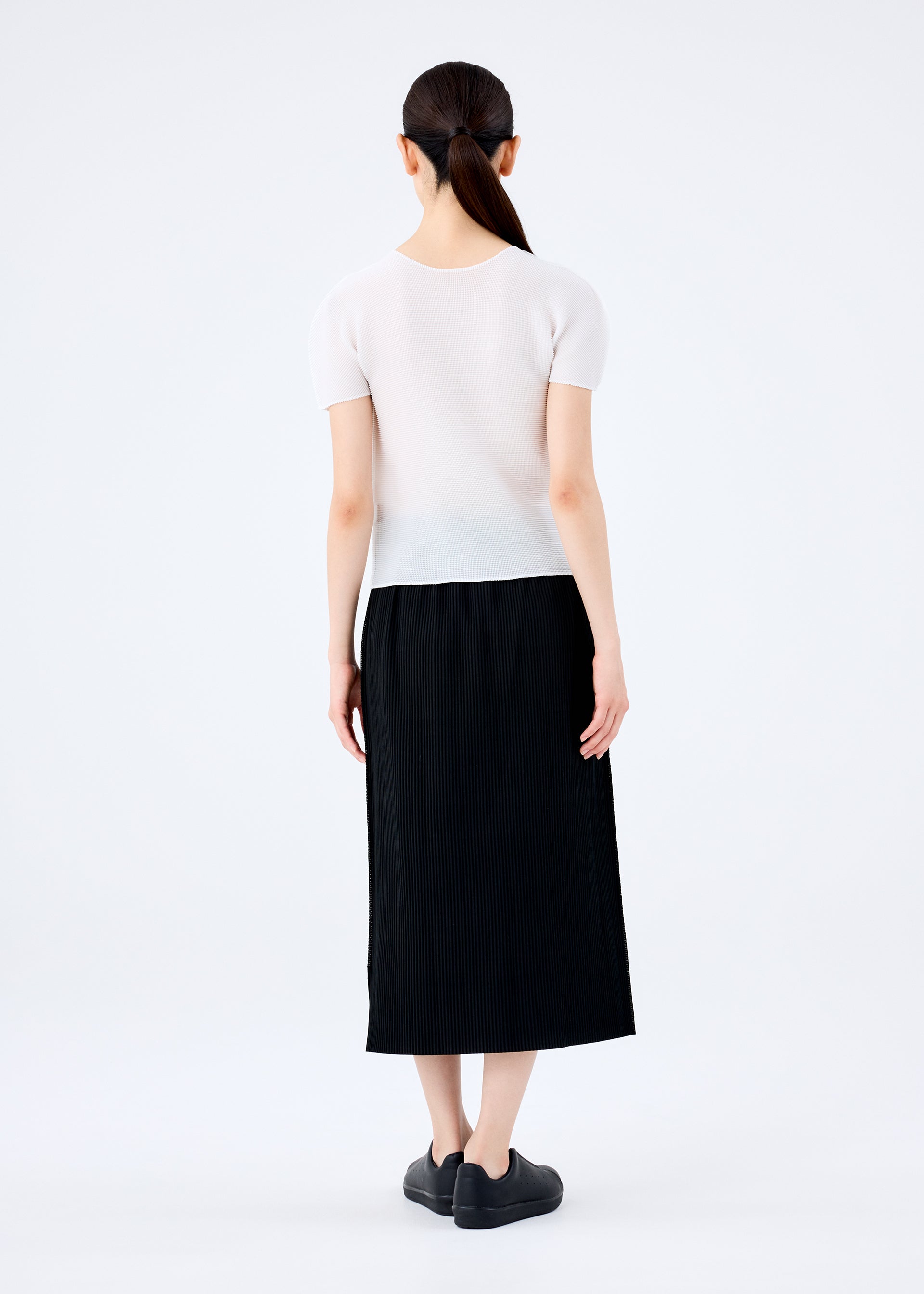 FINE KNIT PLEATS BLACK、ウィメンズ_スカート、着用画像2