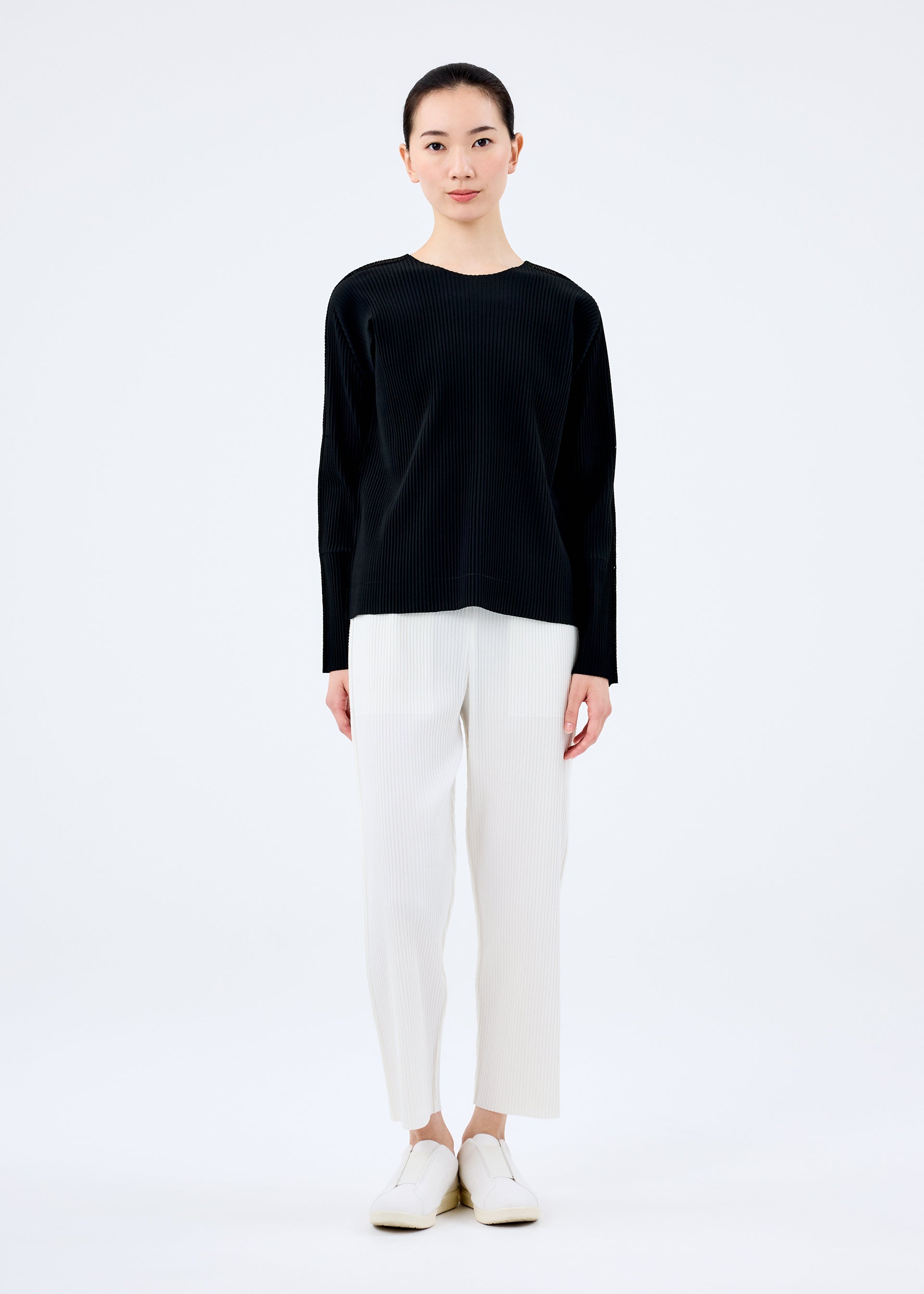 FINE KNIT PLEATS BLACK、ウィメンズ_トップス_トップ、着用画像3