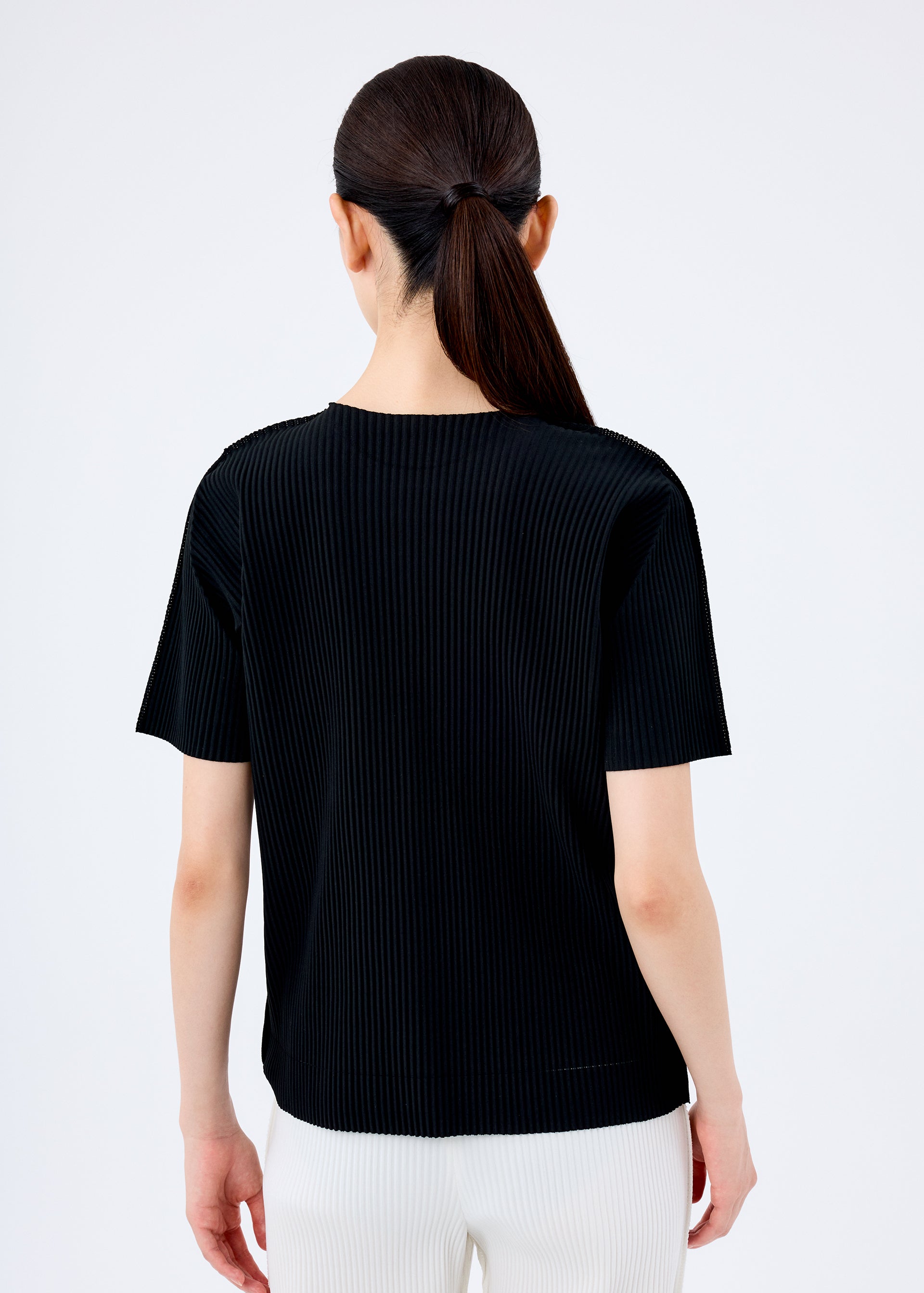 PLEATS PLEASE イッセイミヤケ　半袖　ブラック PLEATS PLEASE ISSEY MIYAKE（カットソー(半袖/袖なし)）の