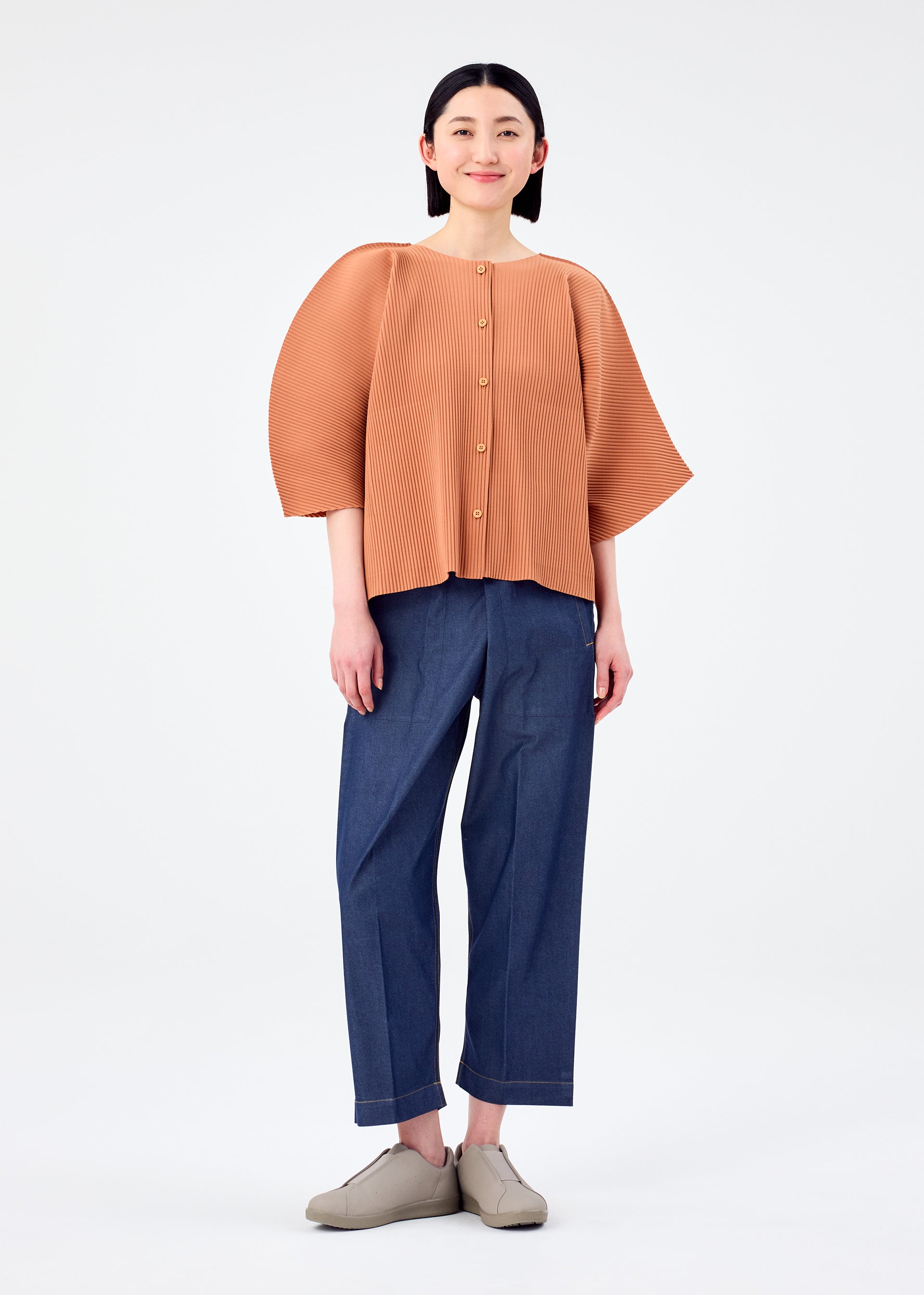 CURVE PLEATS – isseymiyake.com