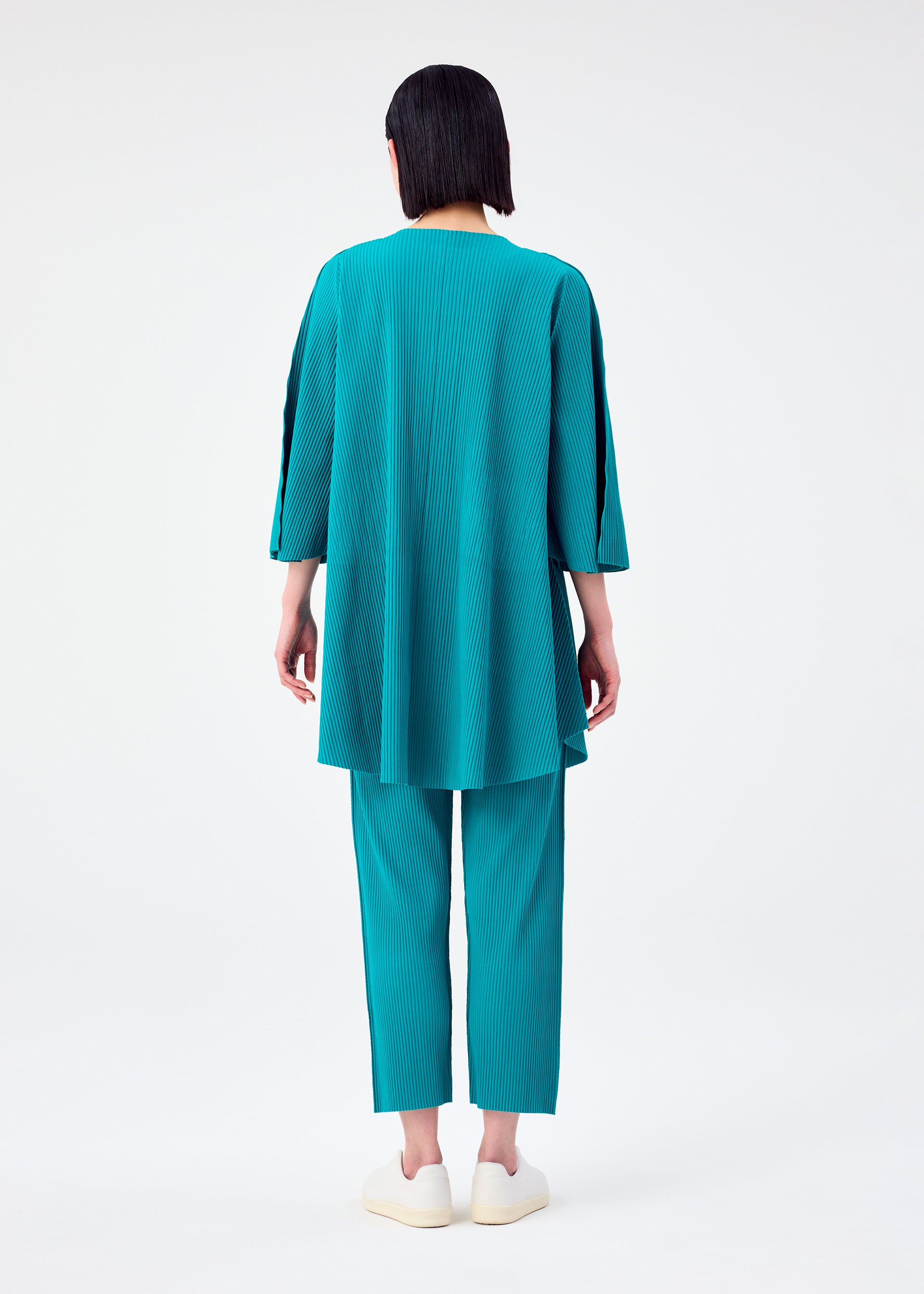 うめ吉 SWING PLEATS – isseymiyake.com