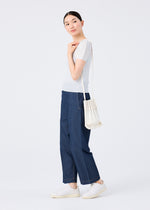 TRUNK PLEATS BAG 12、バッグ&財布_ショルダーバッグ、着用画像1