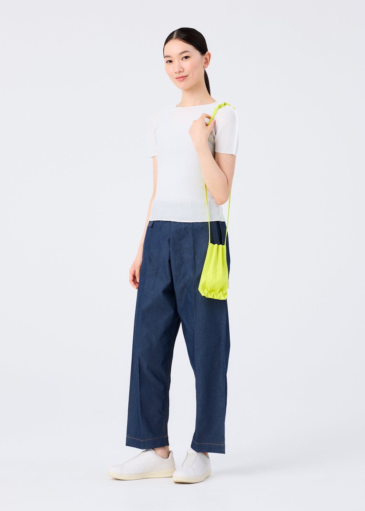 TRUNK PLEATS BAG 12、バッグ&財布_ショルダーバッグ、着用画像1