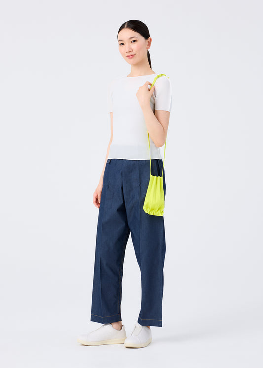 TRUNK PLEATS BAG 12、バッグ&財布_ショルダーバッグ、着用画像1