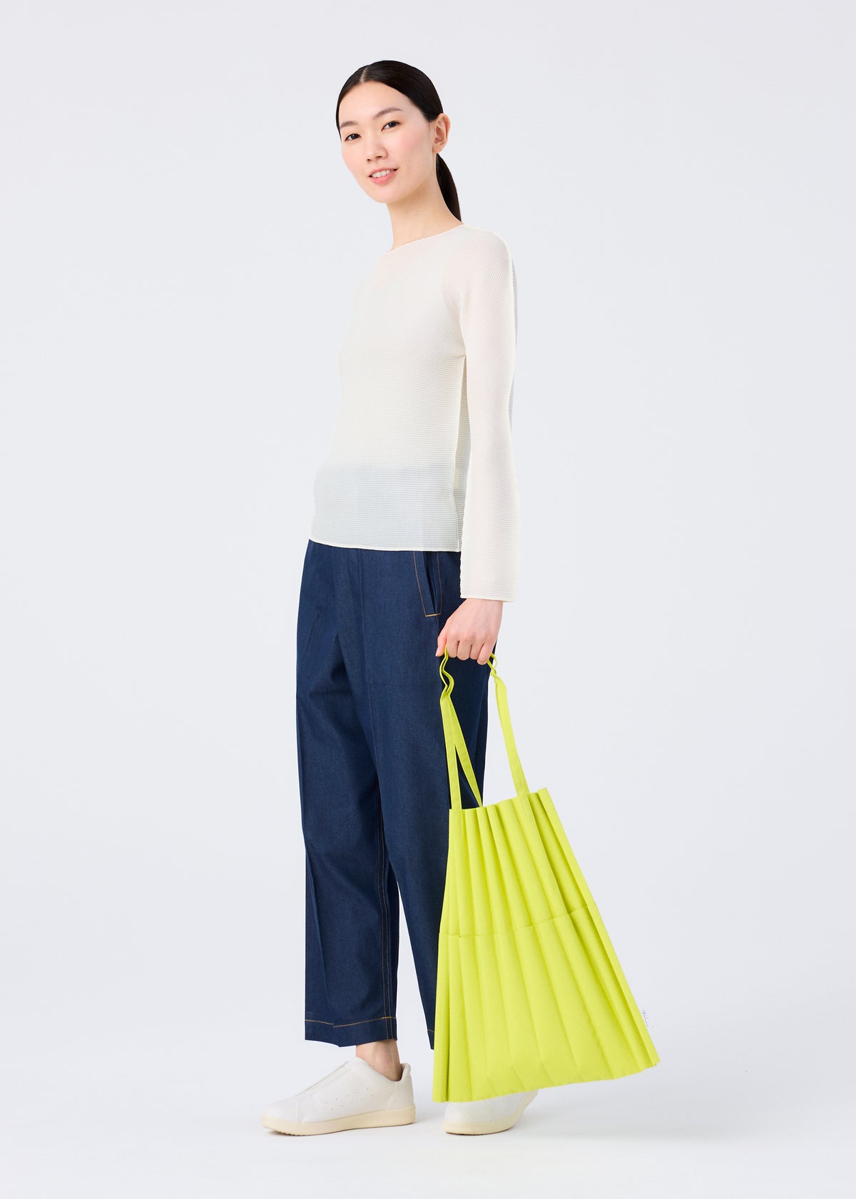 RIPPLE PLEATS BAG、バッグ&財布_トートバッグ、着用画像1