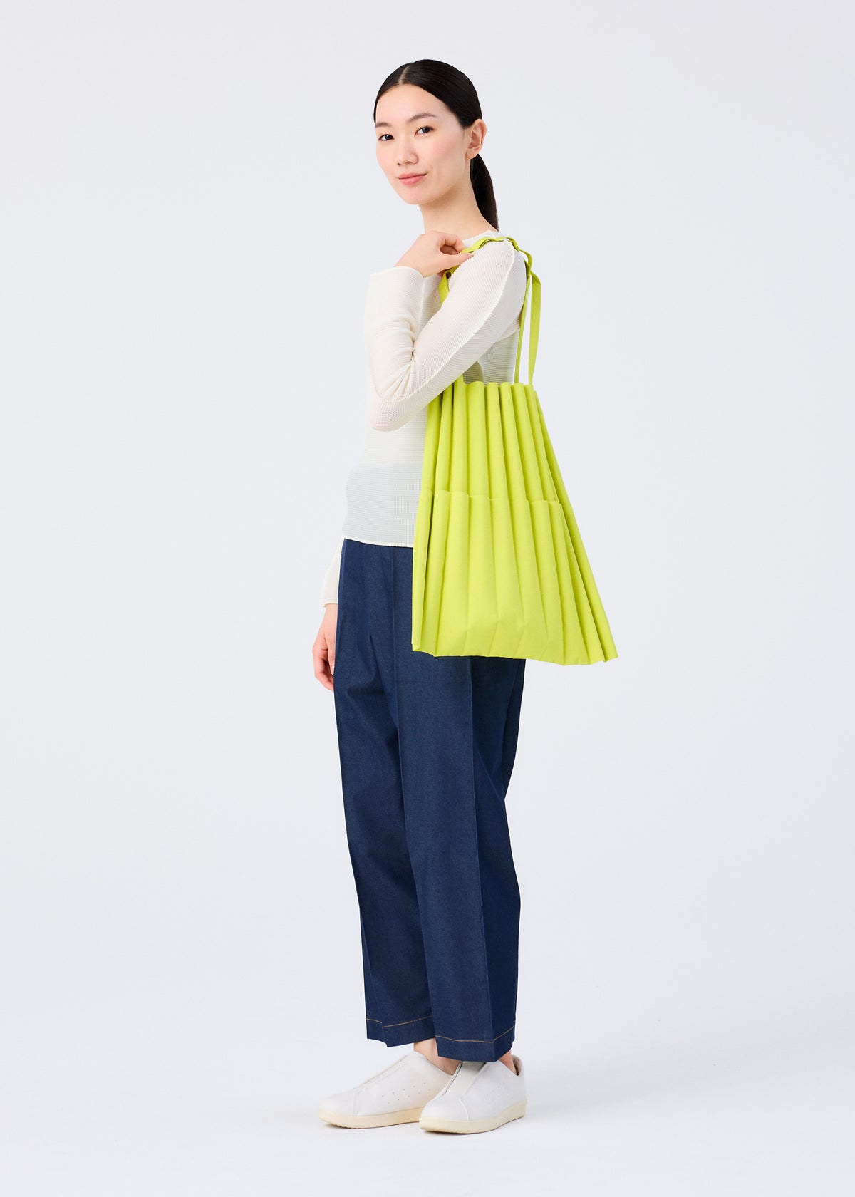 RIPPLE PLEATS BAG、バッグ&財布_トートバッグ、着用画像2