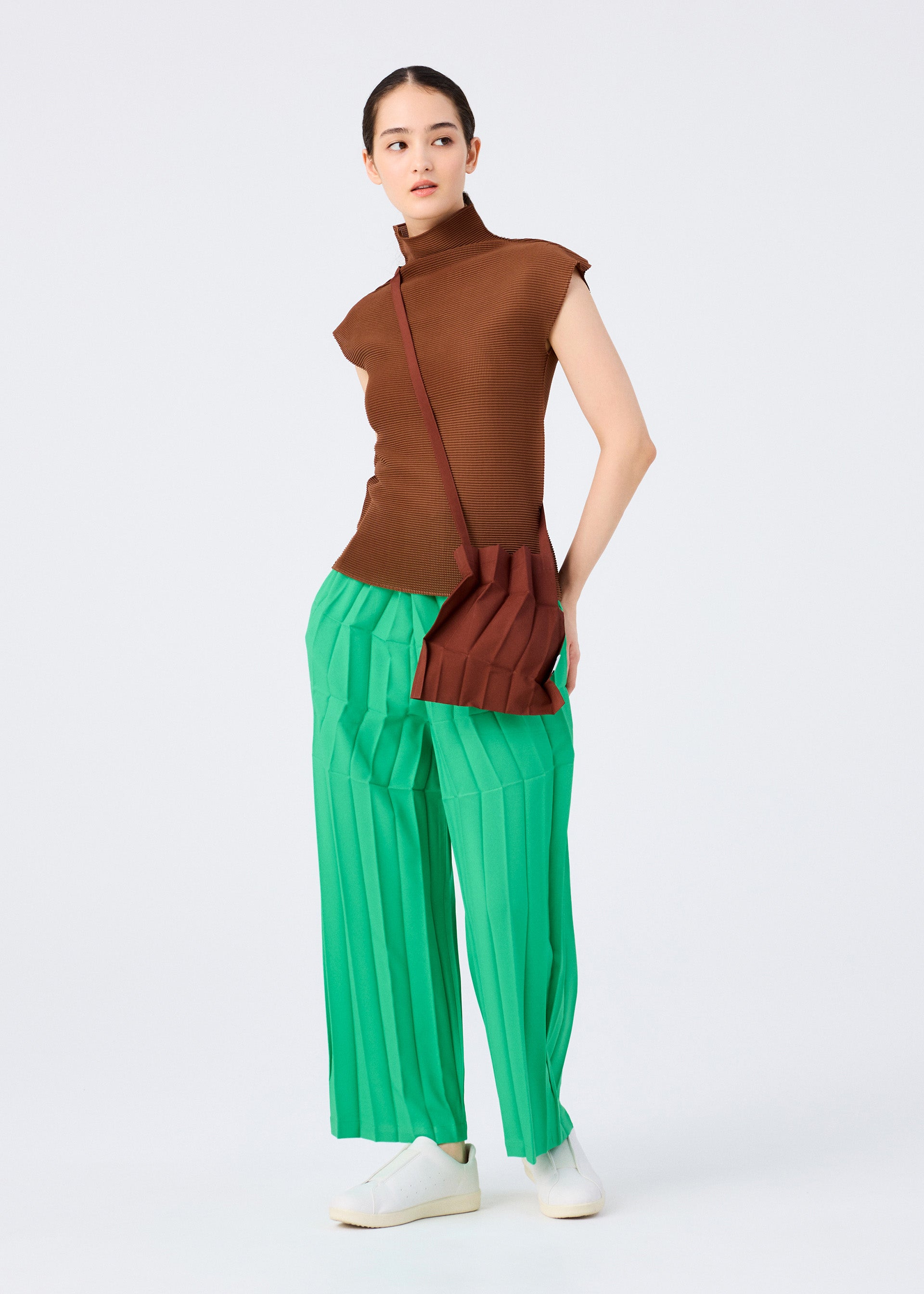 lawgy pleats shoulder bag(限定値下げ中) ZIG ZAG PLEATS BAG – isseymiyake.com