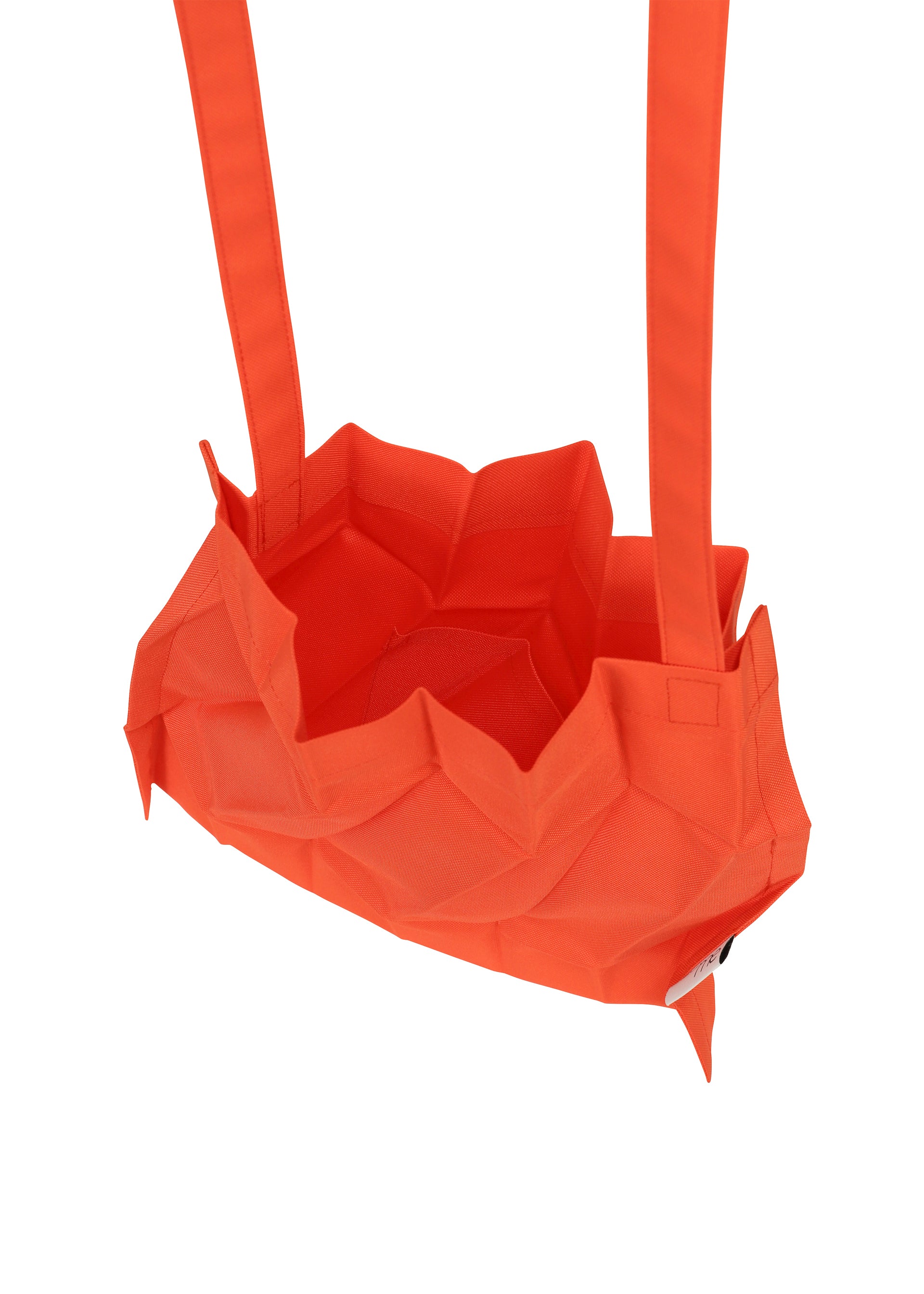 ZIG ZAG PLEATS BAG – isseymiyake.com