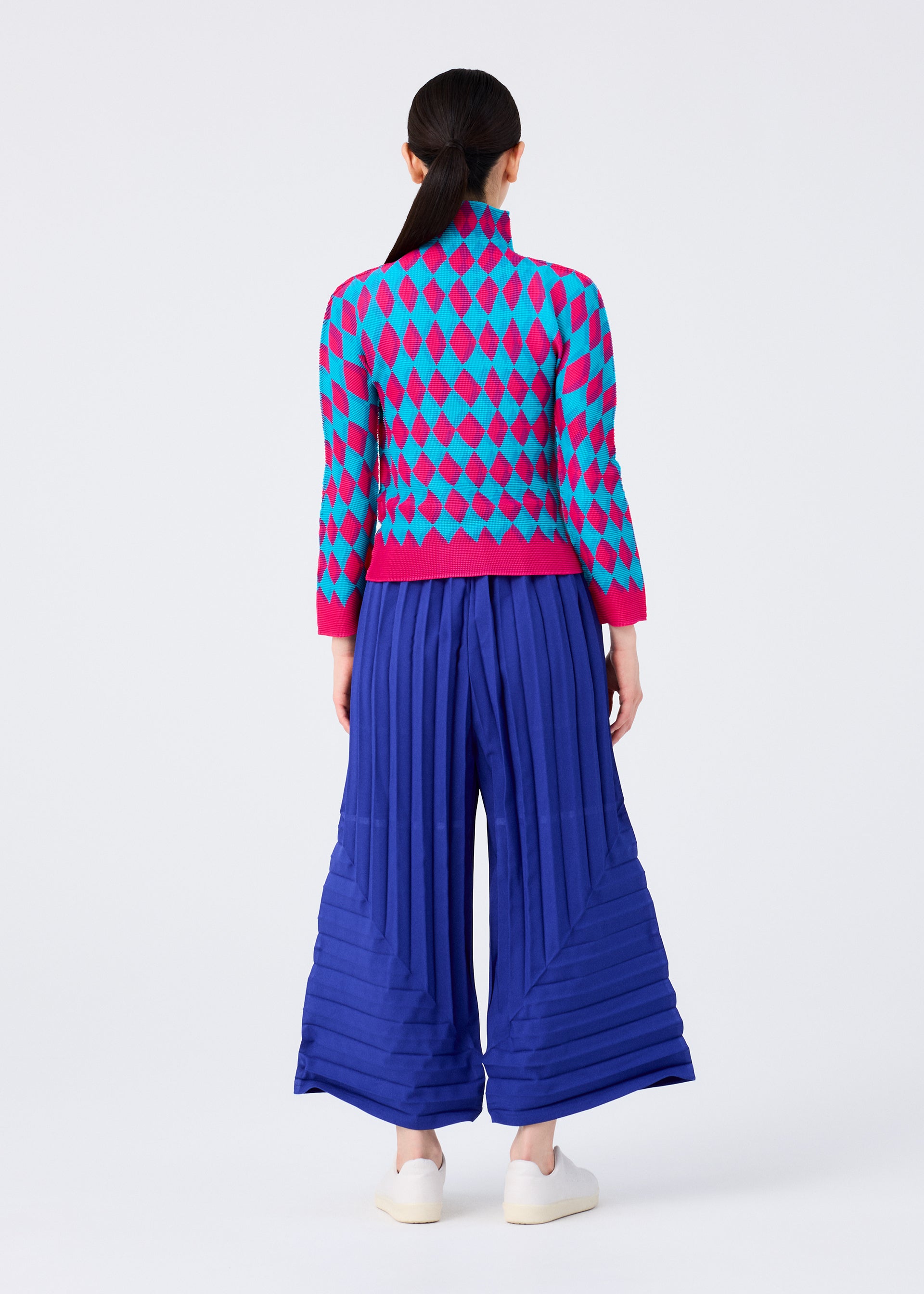 COLOR PLEATS BOTTOM – isseymiyake.com