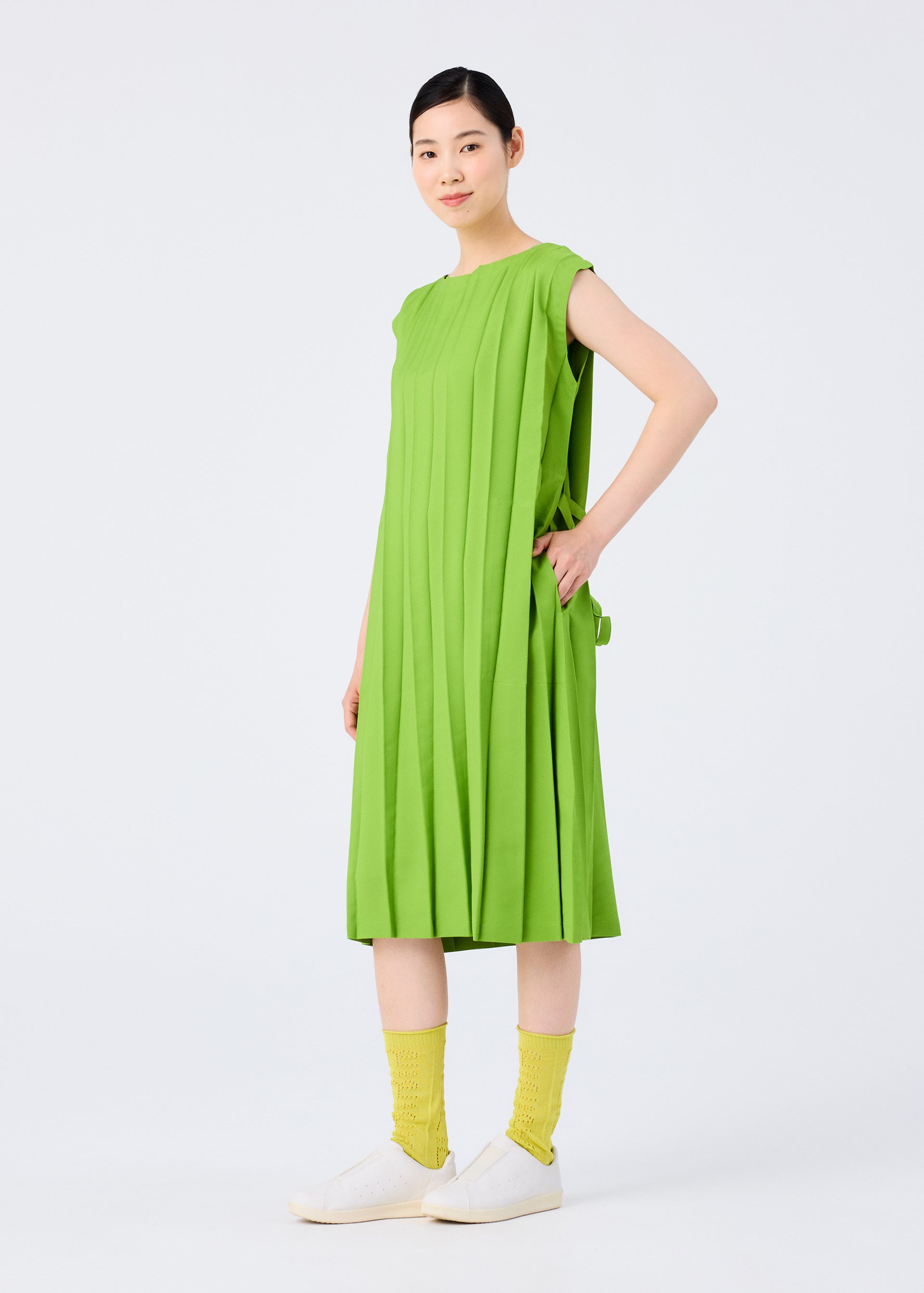 むー CROSS PLEATS – isseymiyake.com