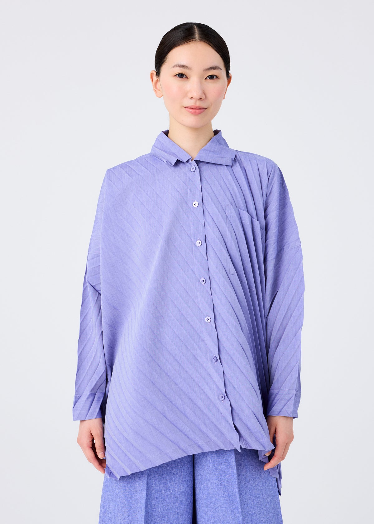 ANGLE PLEATS SHIRT、ウィメンズ_トップス_トップ、着用画像1
