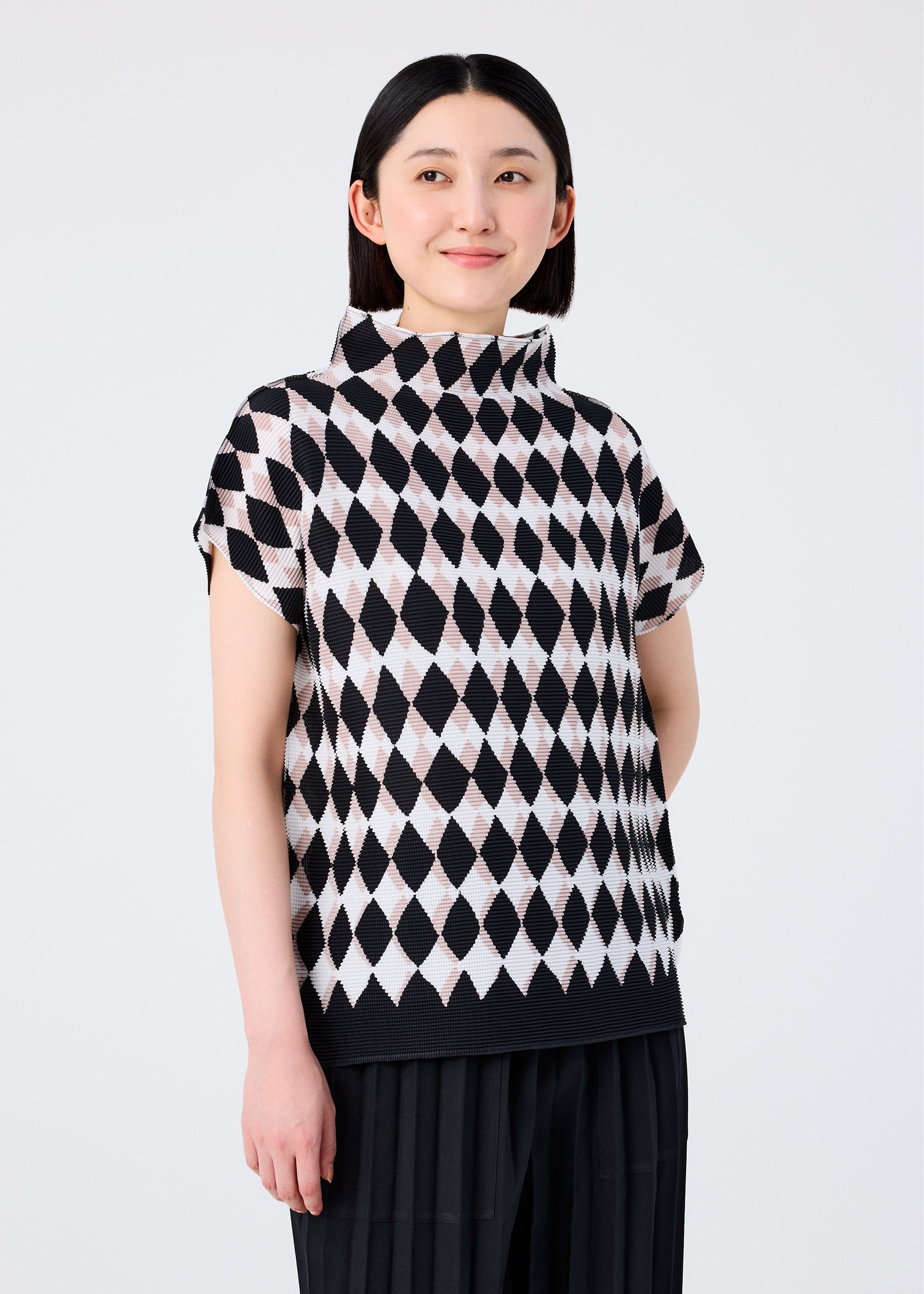 ウィメンズ／トップス／トップ – Page 2 – isseymiyake.com