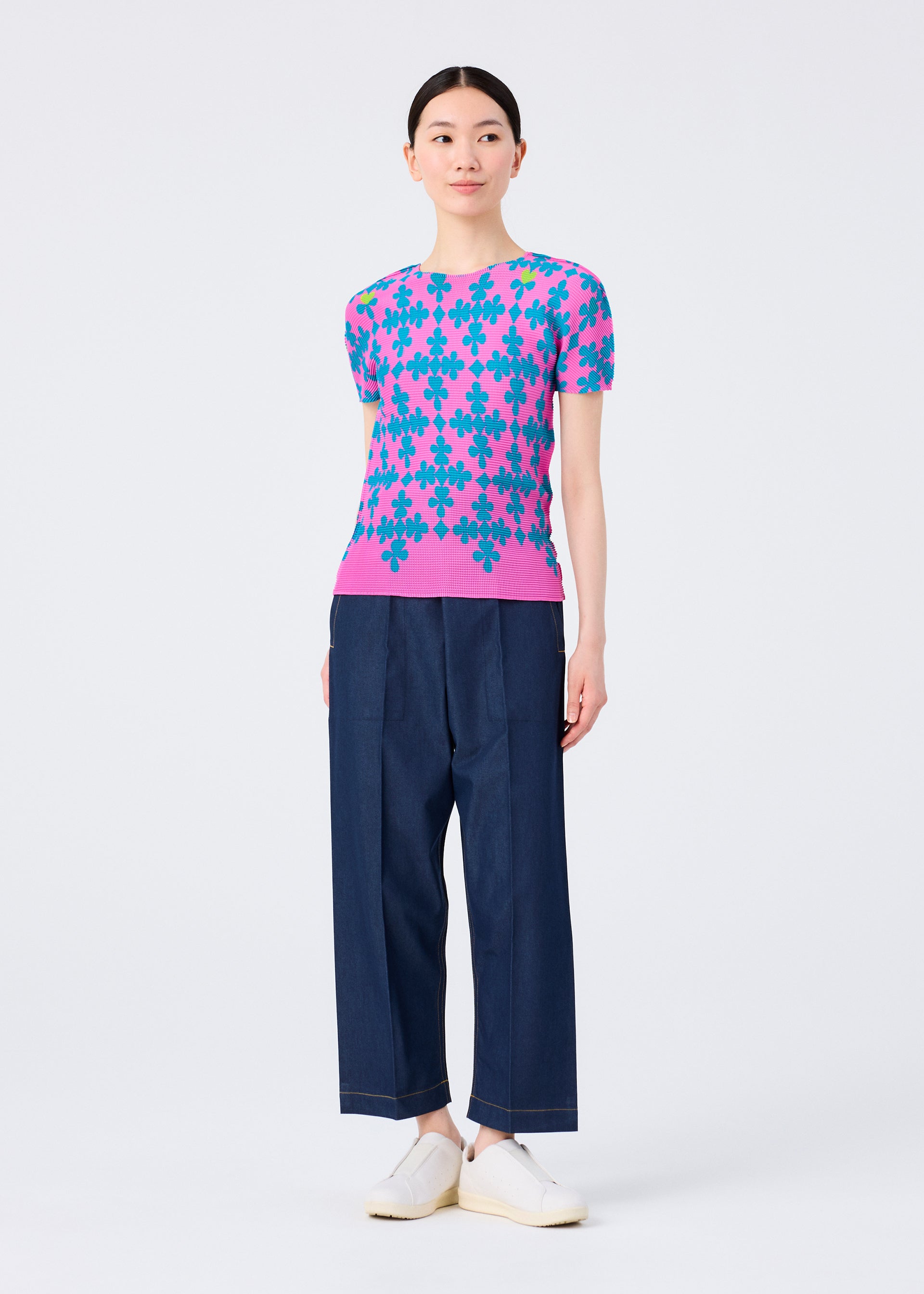me ISSEY MIYAKE 総柄 プリーツ半袖カットソー ピンク×ネイビー SUIT – isseymiyake.com