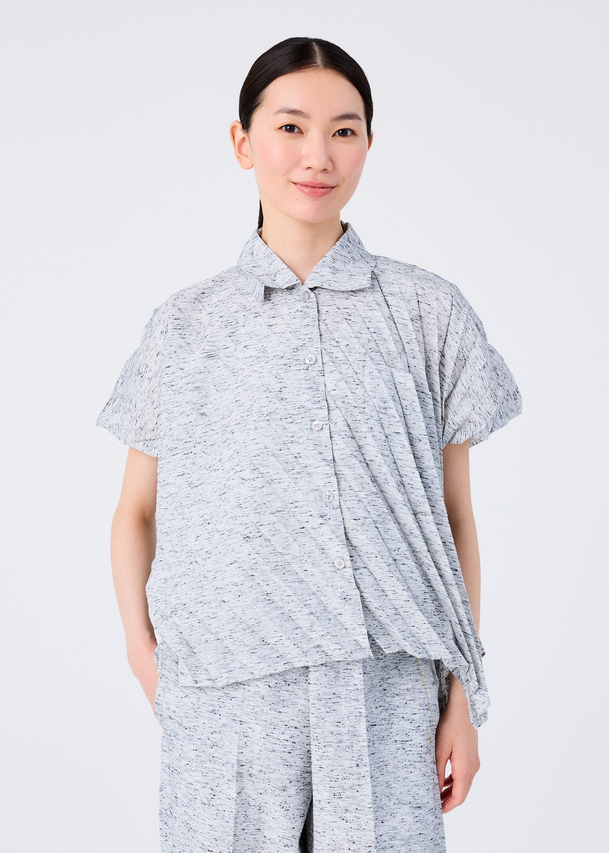 REmeTEX NEP PLEATS SHIRT、ウィメンズ_トップス_トップ、着用画像1