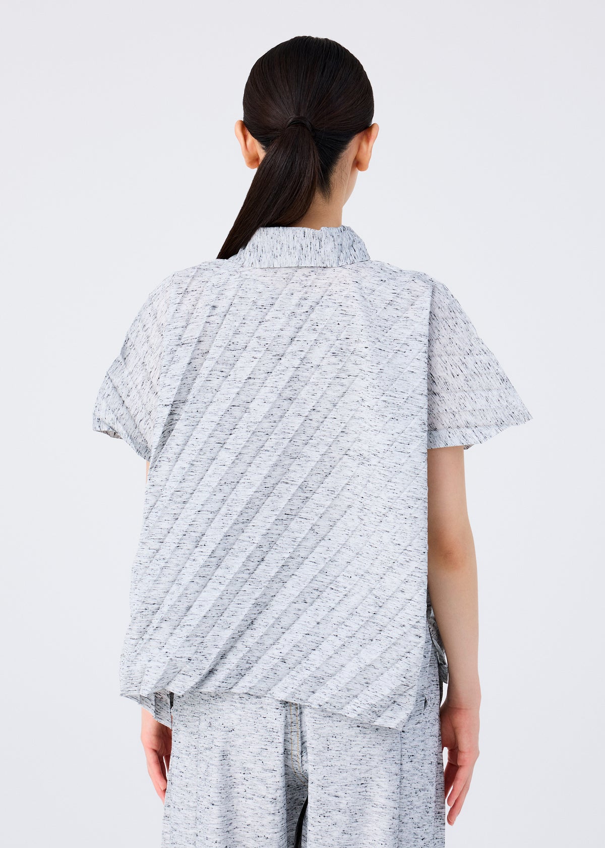 REmeTEX NEP PLEATS SHIRT、ウィメンズ_トップス_トップ、着用画像2