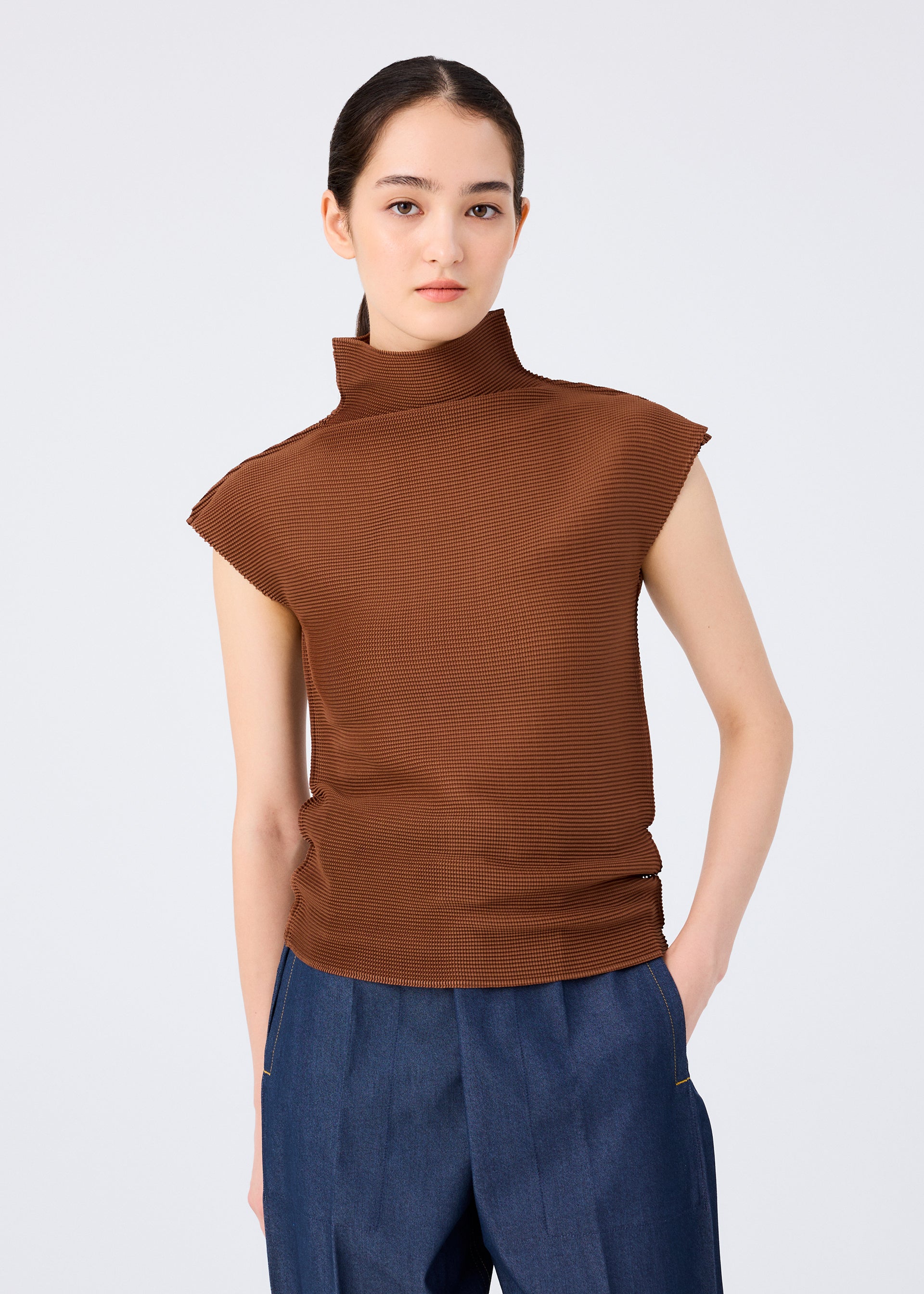 プリーツプリーズ イッセイミヤケ　ジョコーソフレア　フレンチスリーブ　トップス STRETCH PLEATS 4 – isseymiyake.com