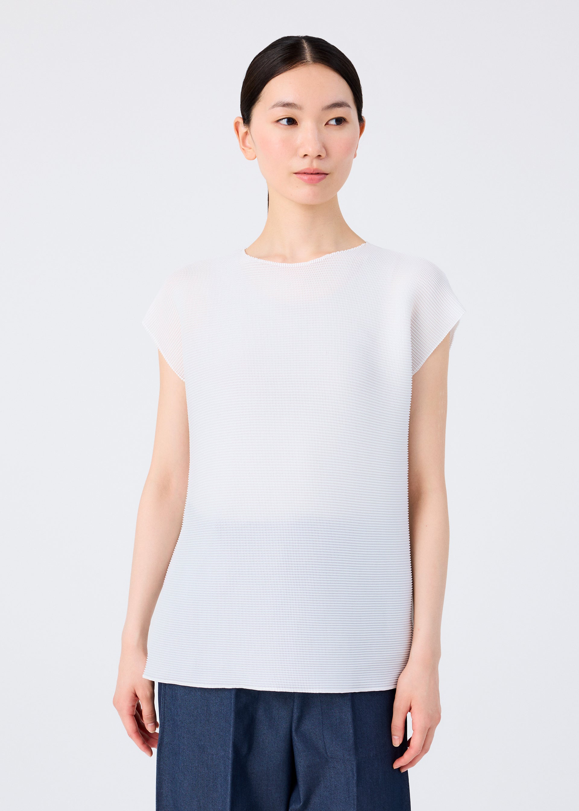 me ISSEI MIYAKE ストレッチノースリーブ　新品タグ付 イッセイミヤケISSEY MIYAKE 3Dスチームストレッチプリーツ
