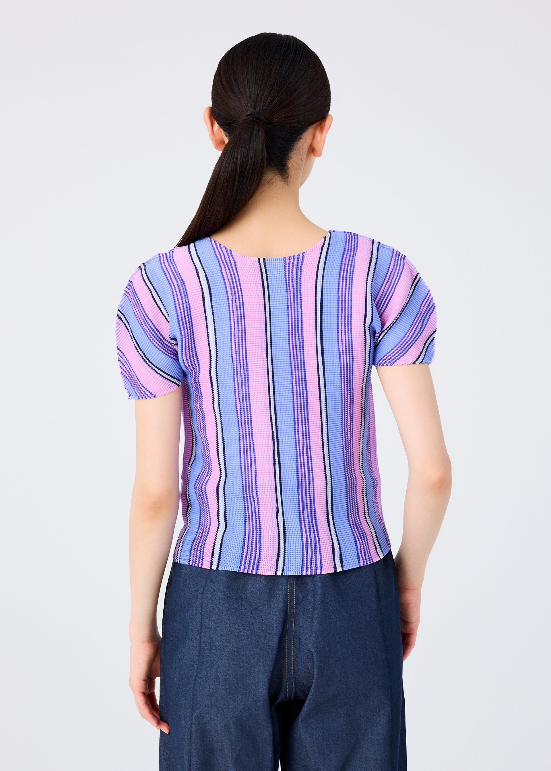 Issey Miyake ストライプ 総柄 ねじれプリーツ カットソー トップス 中古・古着通販】me ISSEY MIYAKE (ミーイッセイ ミヤケ) ドット柄