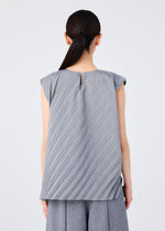 ANGLE PLEATS SHIRT、ウィメンズ_トップス_トップ、着用画像2