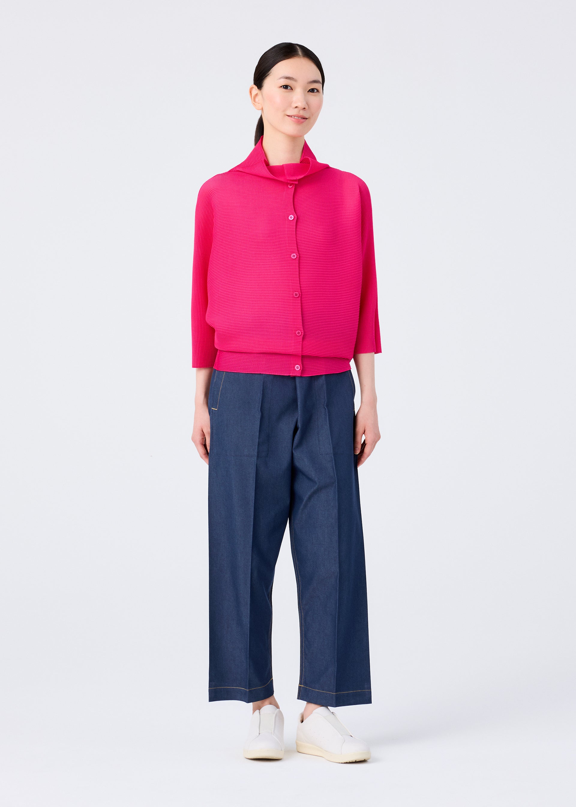 me ISSEY MIYAKE トップス　カーディガン　ドルマン袖　半袖 DOLMAN STRETCH PLEATS 1 – isseymiyake.com