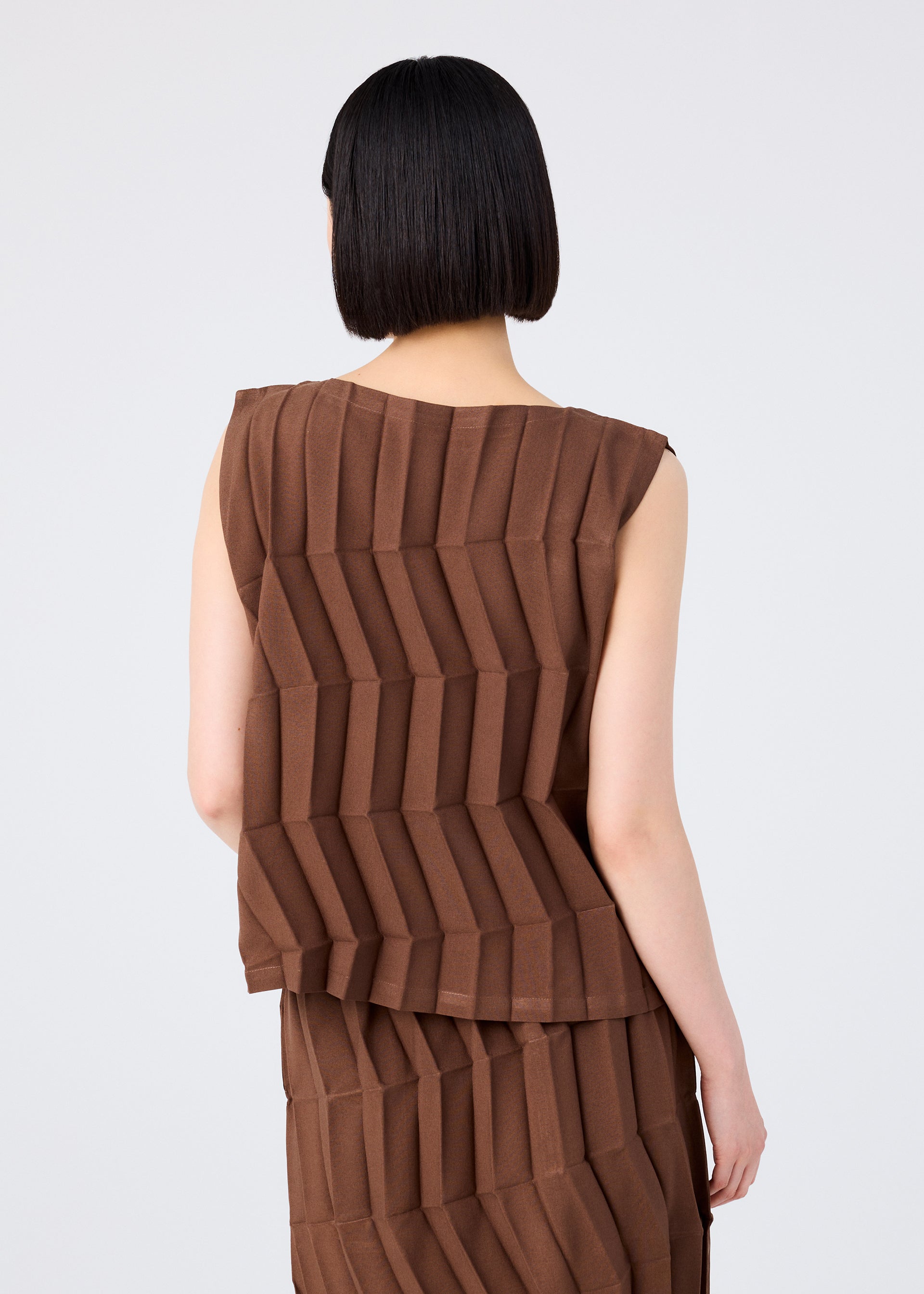 ZIG ZAG PLEATS – isseymiyake.com