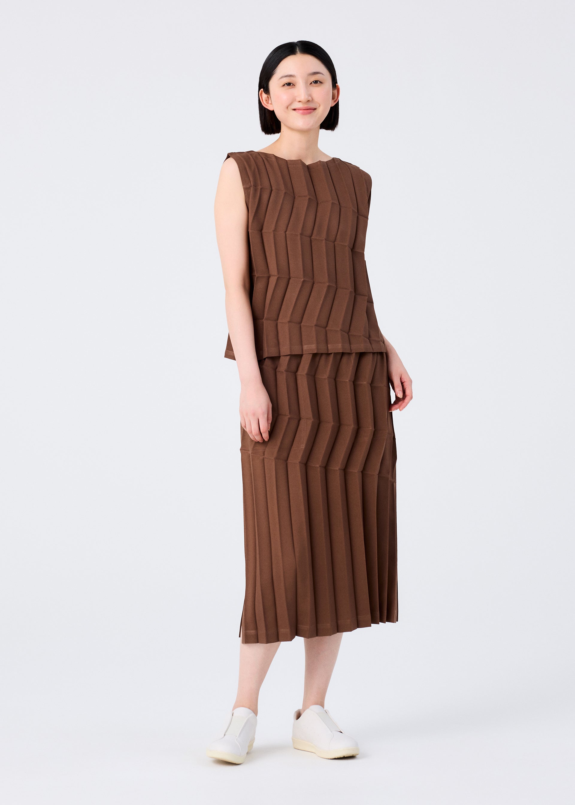 ZIG ZAG PLEATS – isseymiyake.com