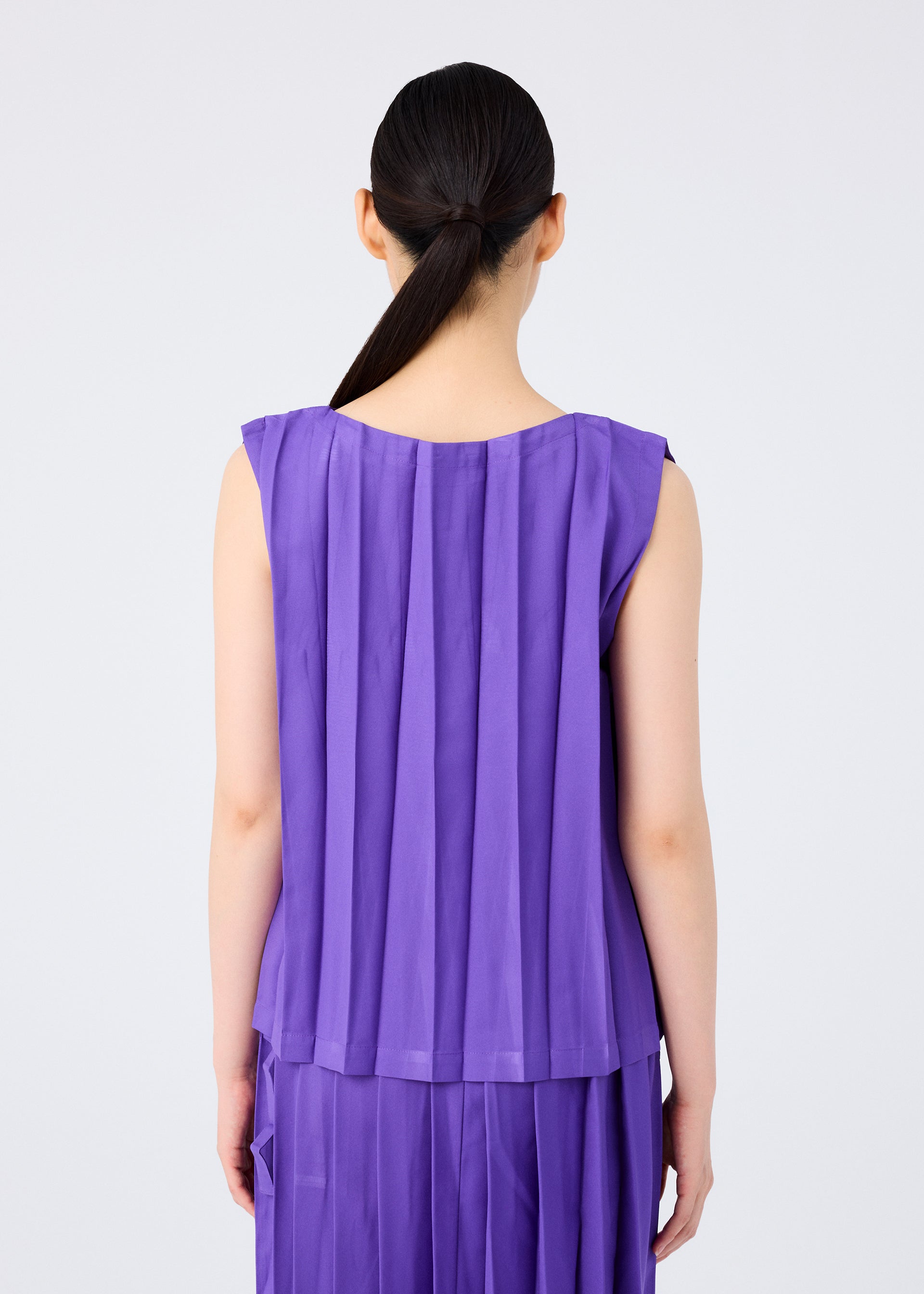 CROSS PLEATS – isseymiyake.com