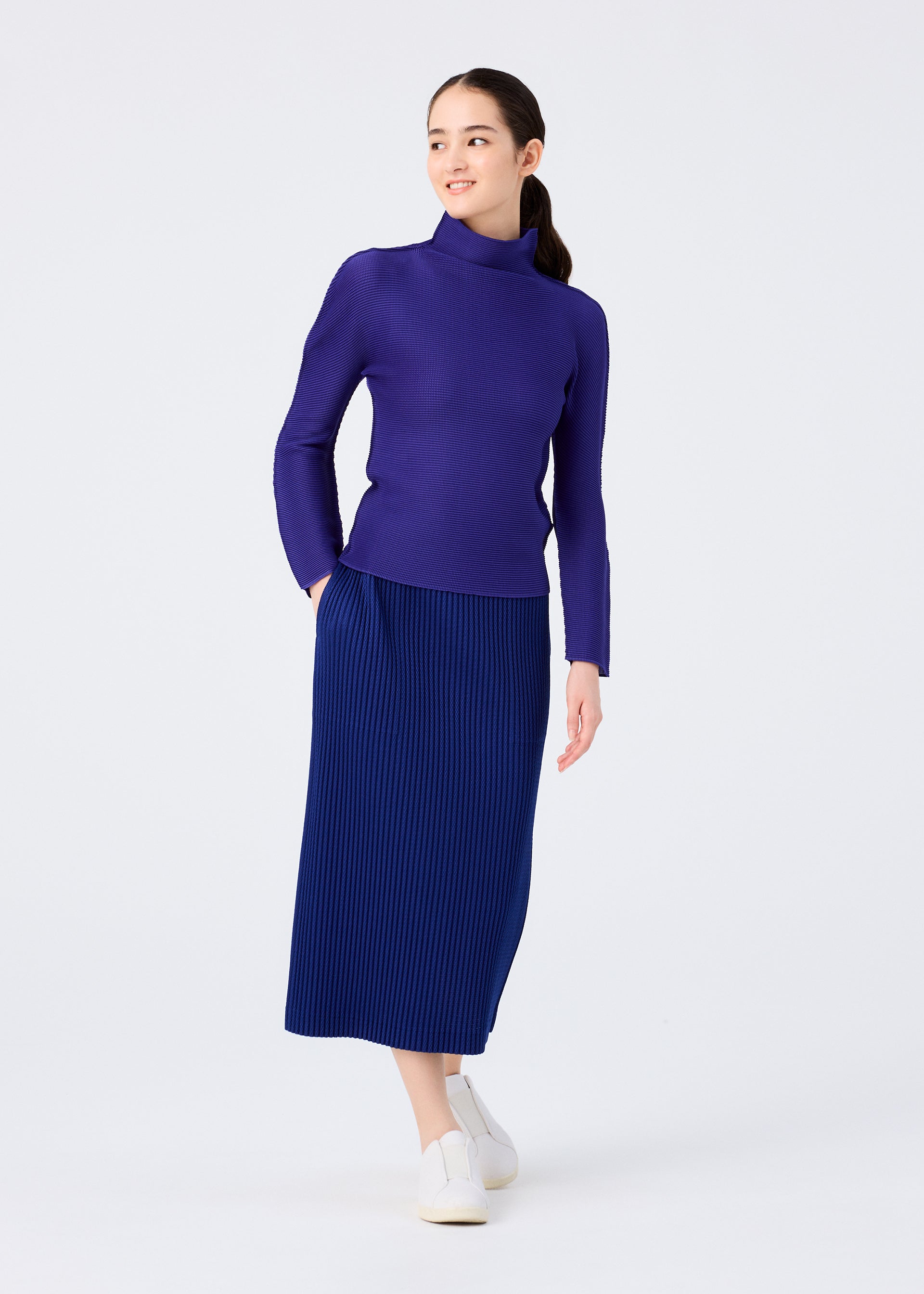 WARM MESH PLEATS – isseymiyake.com