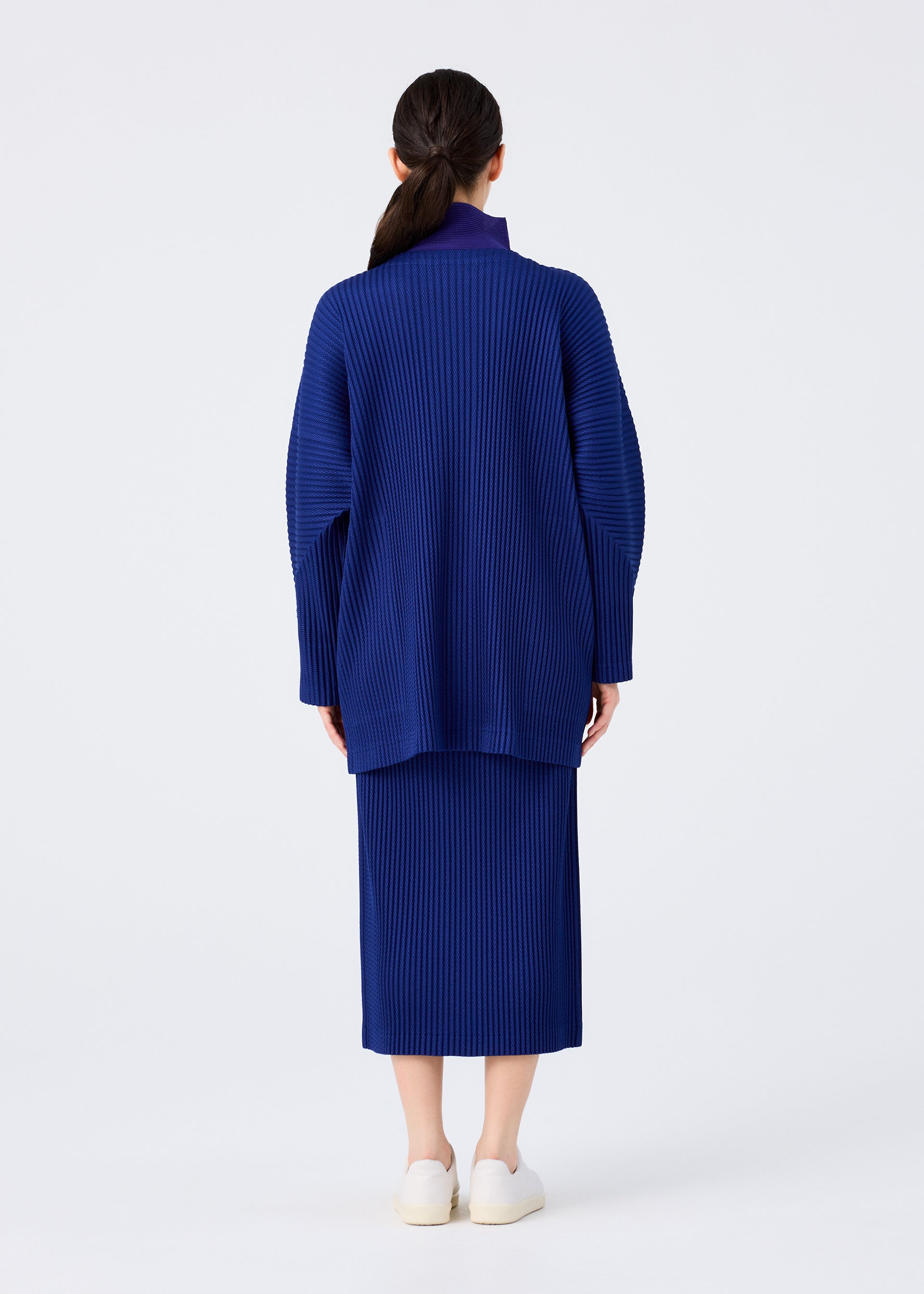WARM MESH PLEATS – isseymiyake.com