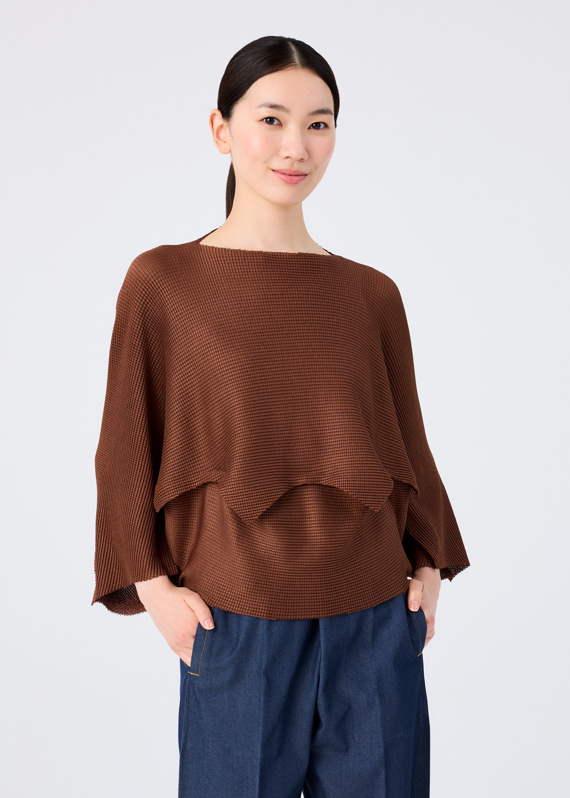 ウィメンズ／トップス – Page 4 – isseymiyake.com