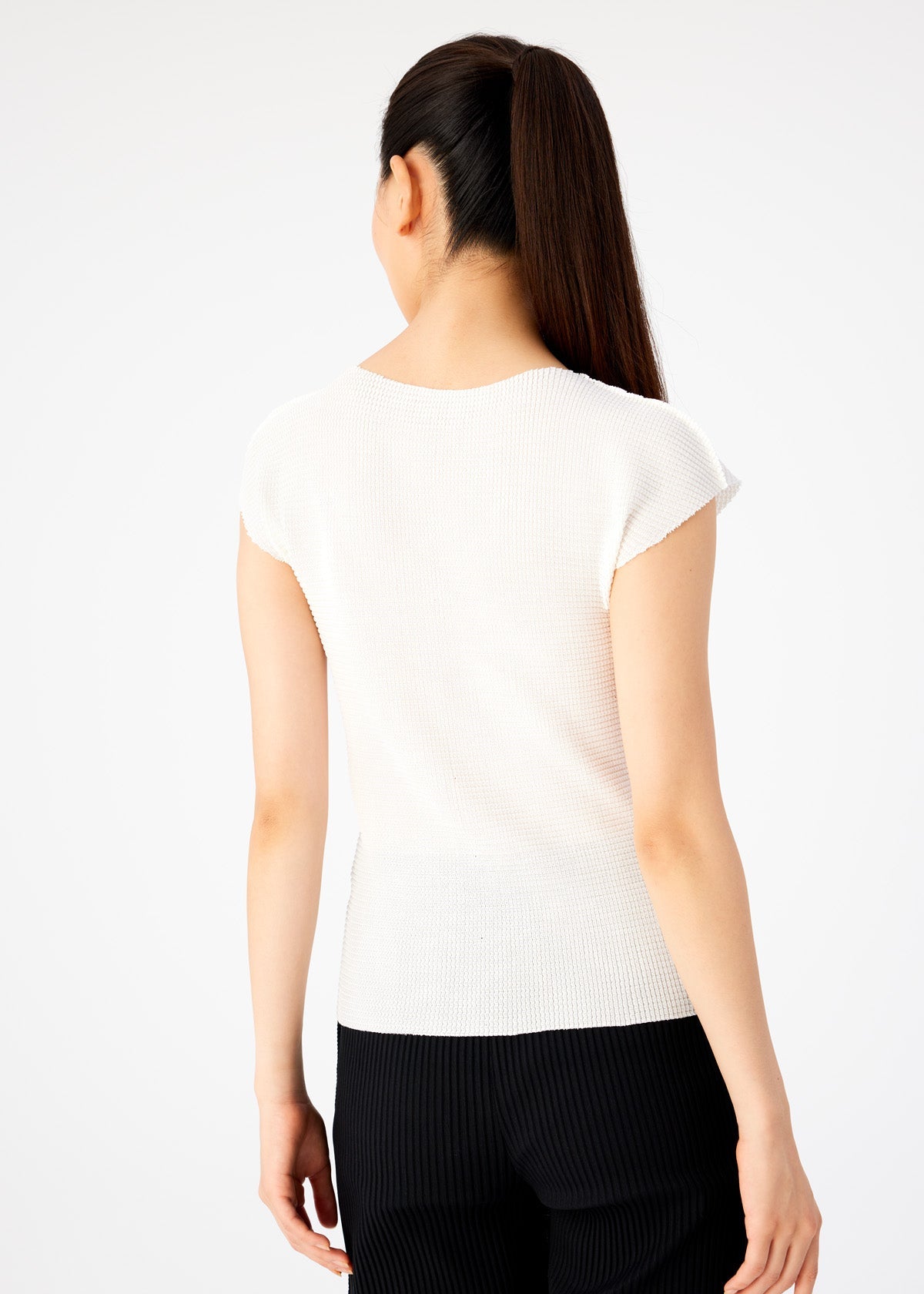 ISSEY MIYAKE 半袖トップス プリーツ加工 ホワイト✖️ブラック KNIT STRETCH PLEATS – isseymiyake.com