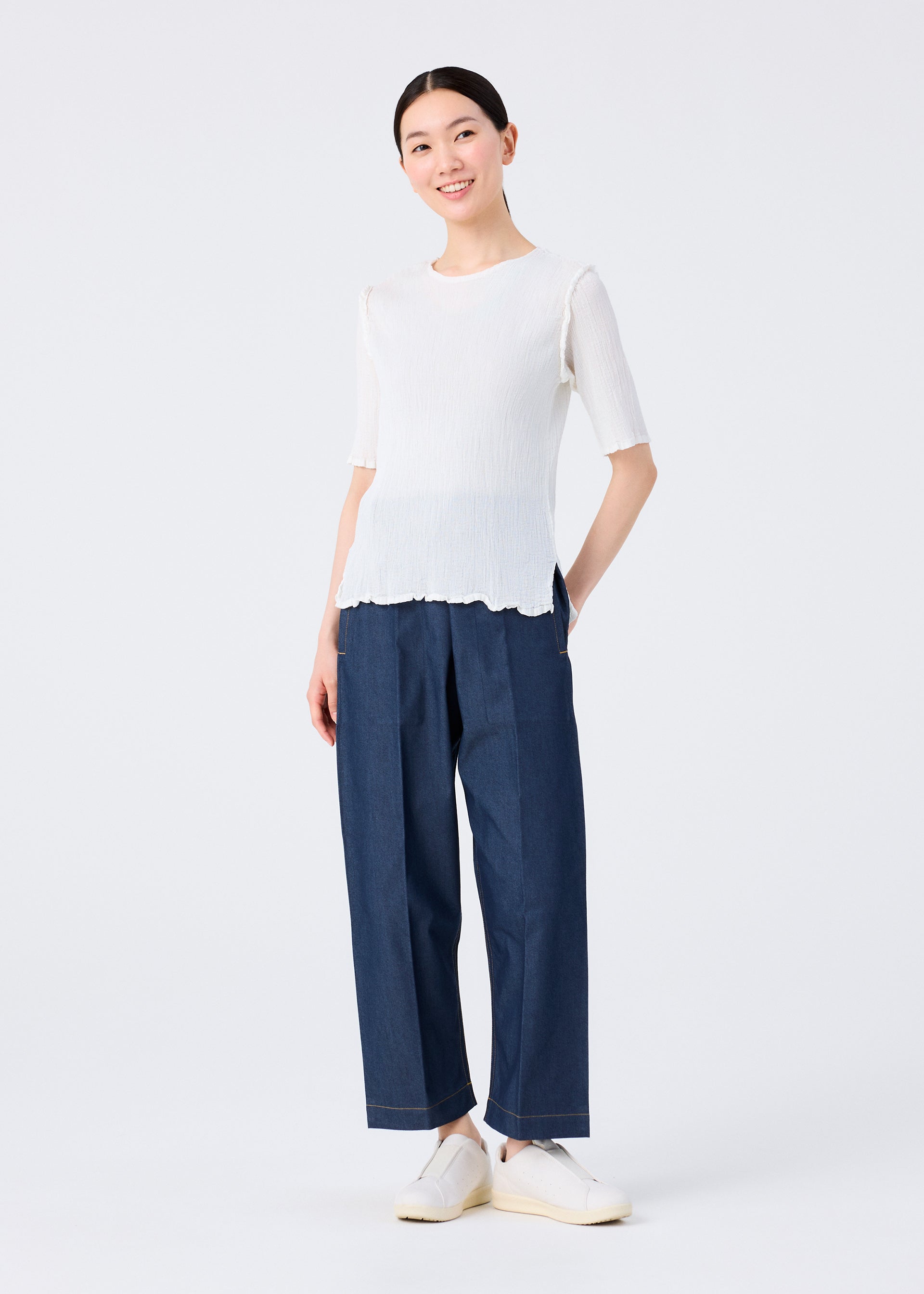 me ISSEY MIYAKE シースルークレープ　トップス　半袖　ブルー系 SEE-THROUGH CREPE COLOR – isseymiyake.com