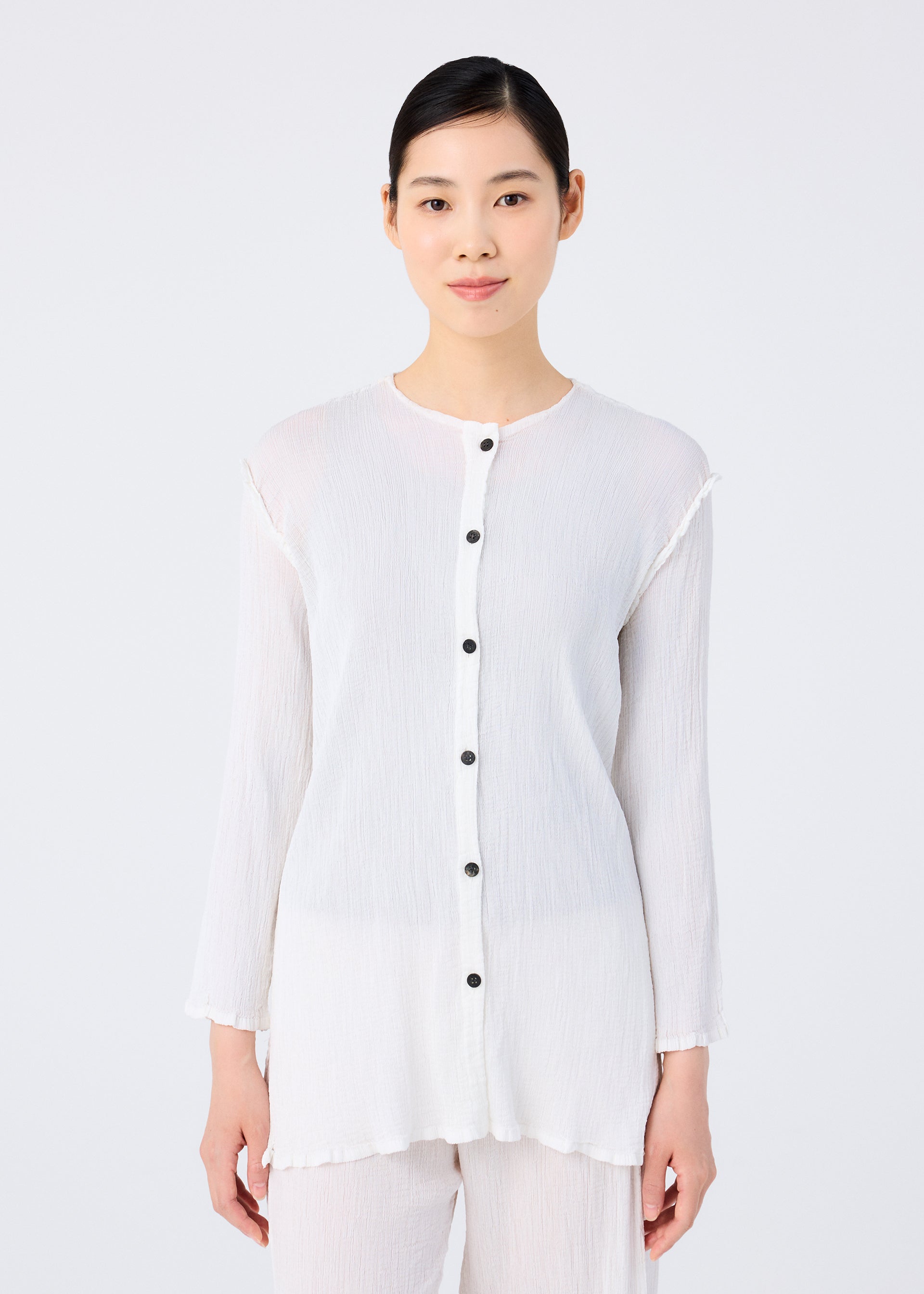 chanchan イッセイミヤケのカーディガン SEE-THROUGH CREPE COLOR – isseymiyake.com