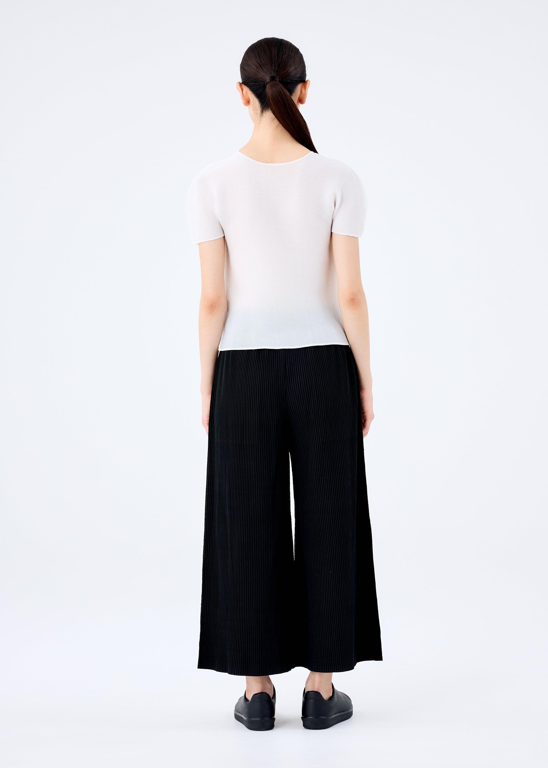 FINE KNIT PLEATS BLACK、ウィメンズ_パンツ、着用画像2