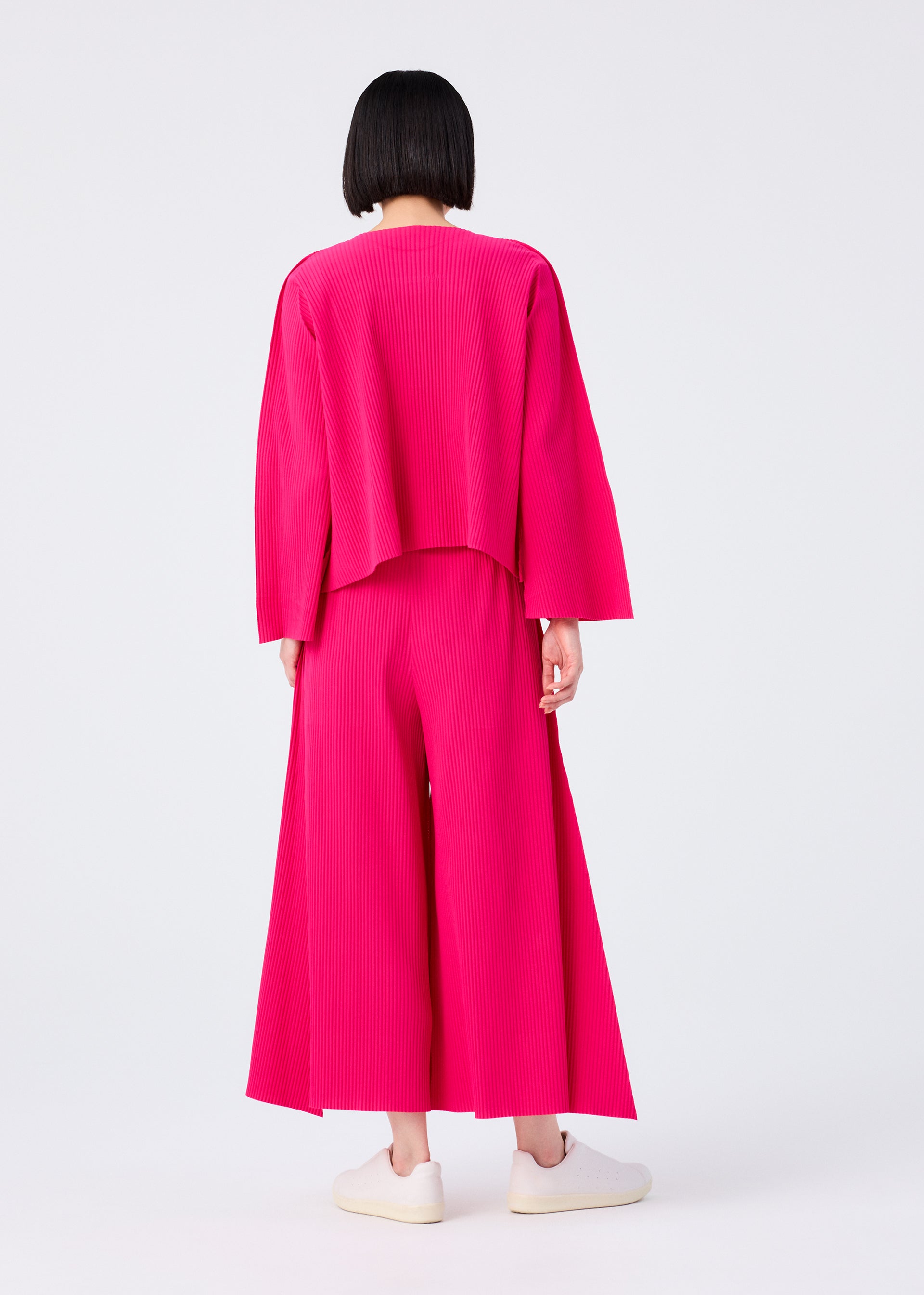 FLARE PLEATS – isseymiyake.com