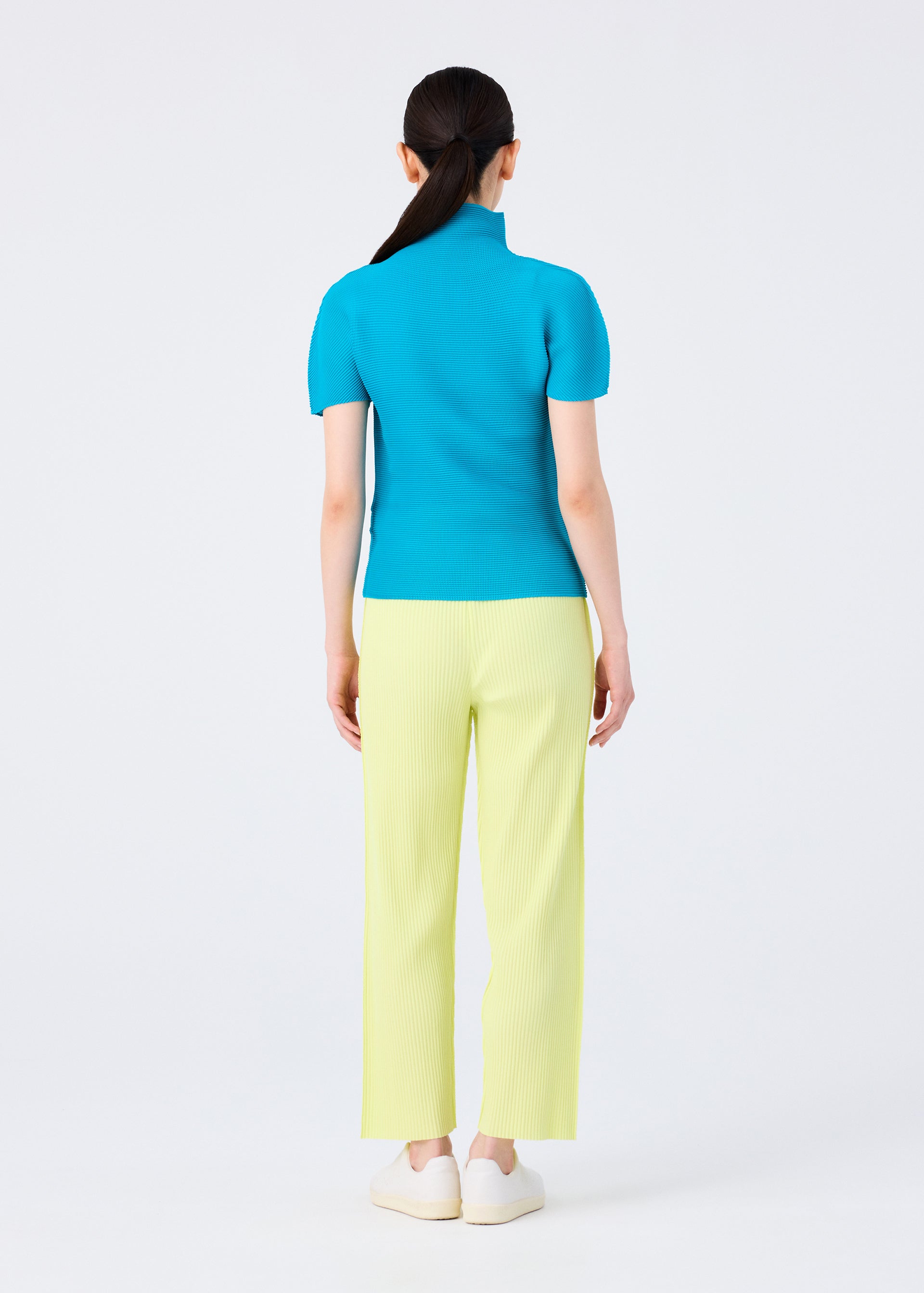 FINE KNIT PLEATS COLOR 2 – isseymiyake.com