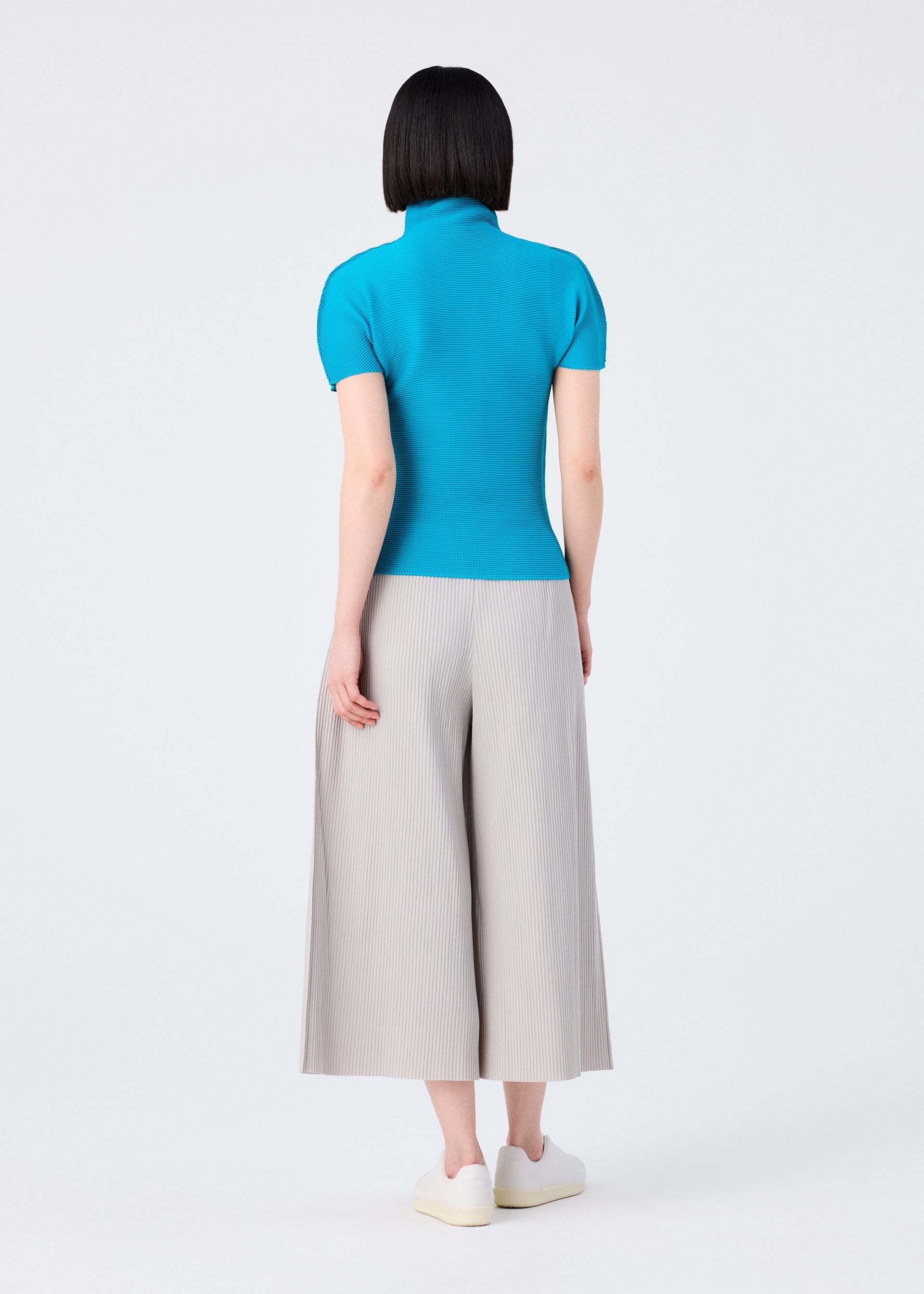 FINE KNIT PLEATS COLOR 2 – isseymiyake.com