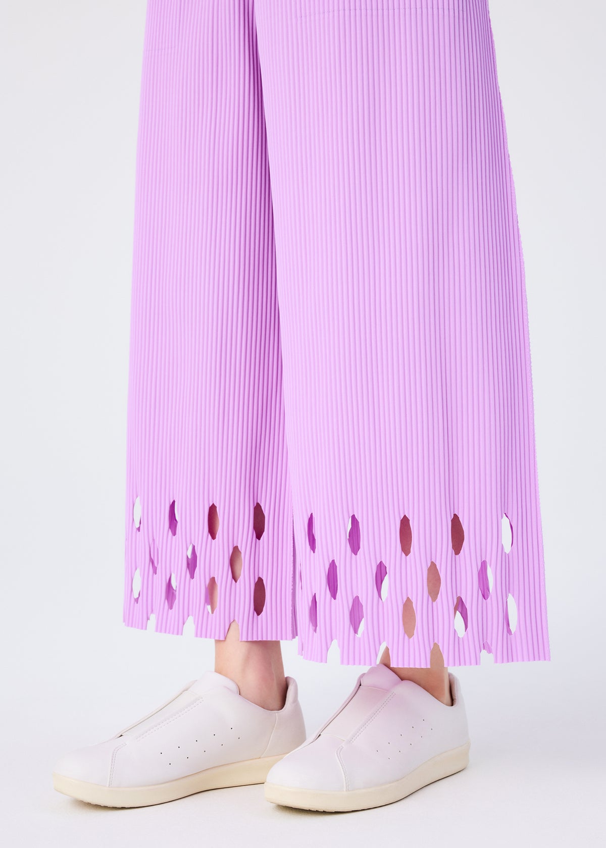 FINE KNIT PLEATS BOTTOM 3、ウィメンズ_パンツ、着用画像3