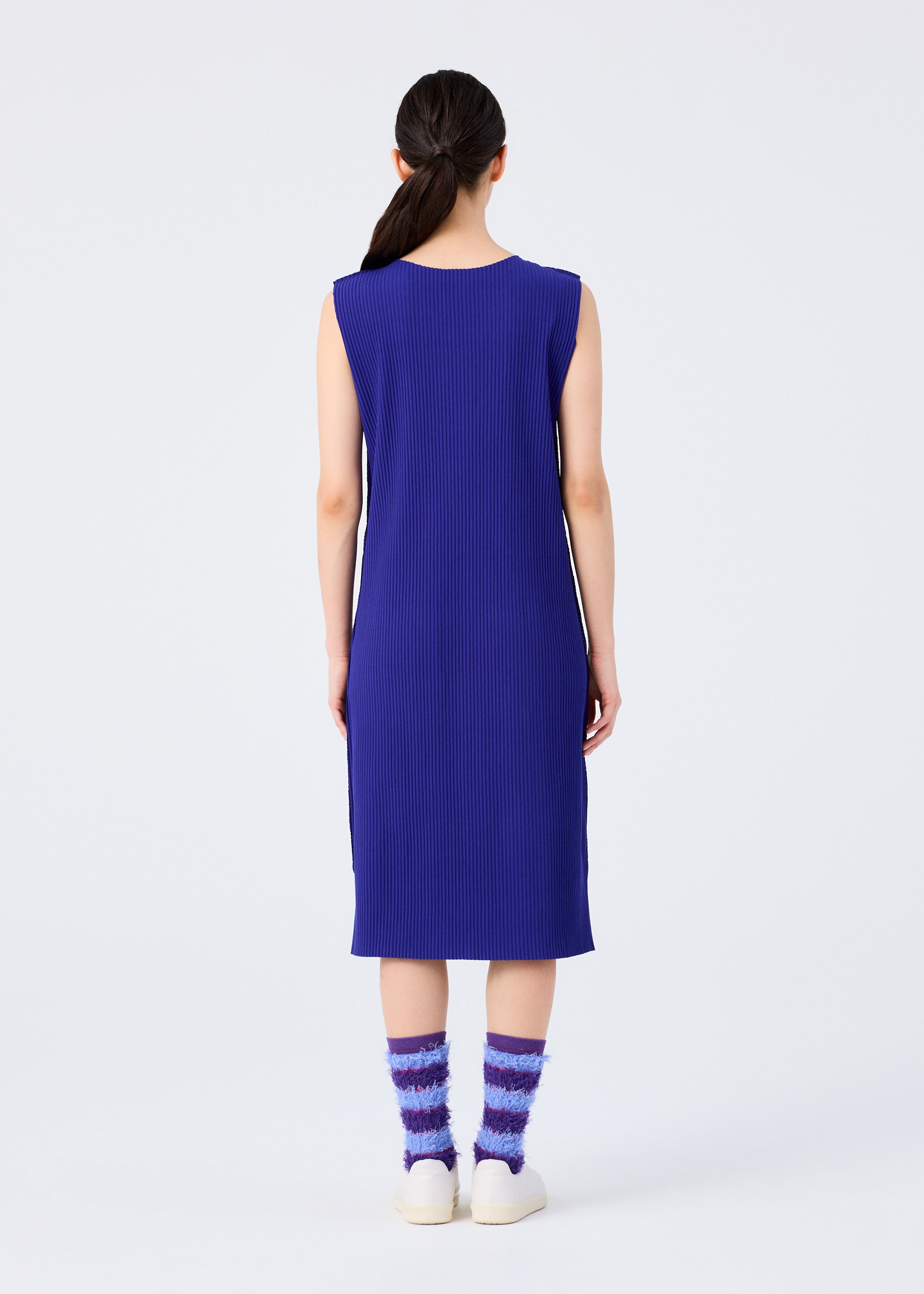 me ISSEI MIYAKE ストレッチノースリーブ　新品タグ付 中古・古着通販】me ISSEY MIYAKE (ミーイッセイ ミヤケ) ノースリーブ