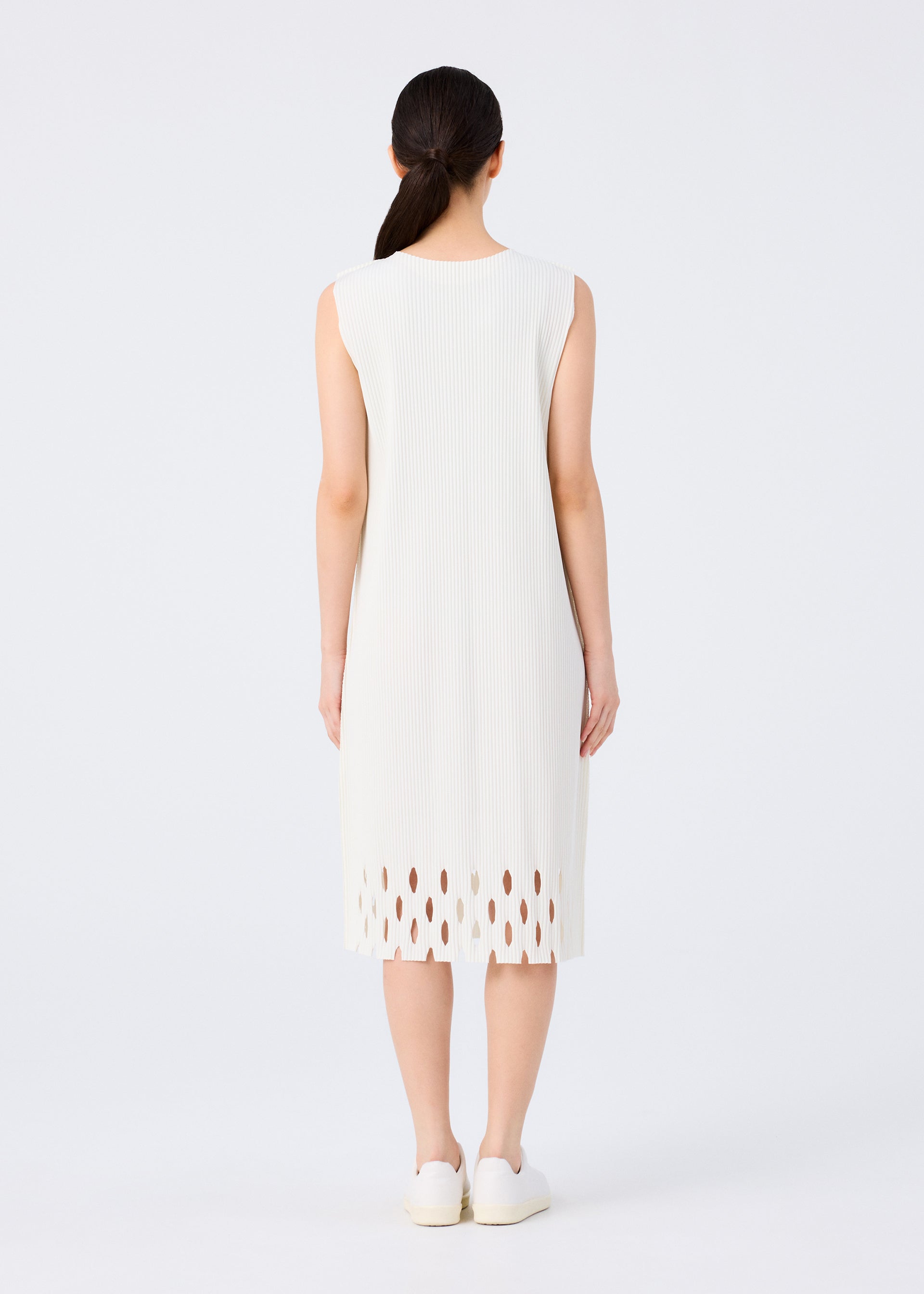 APERTURE PLEATS – isseymiyake.com