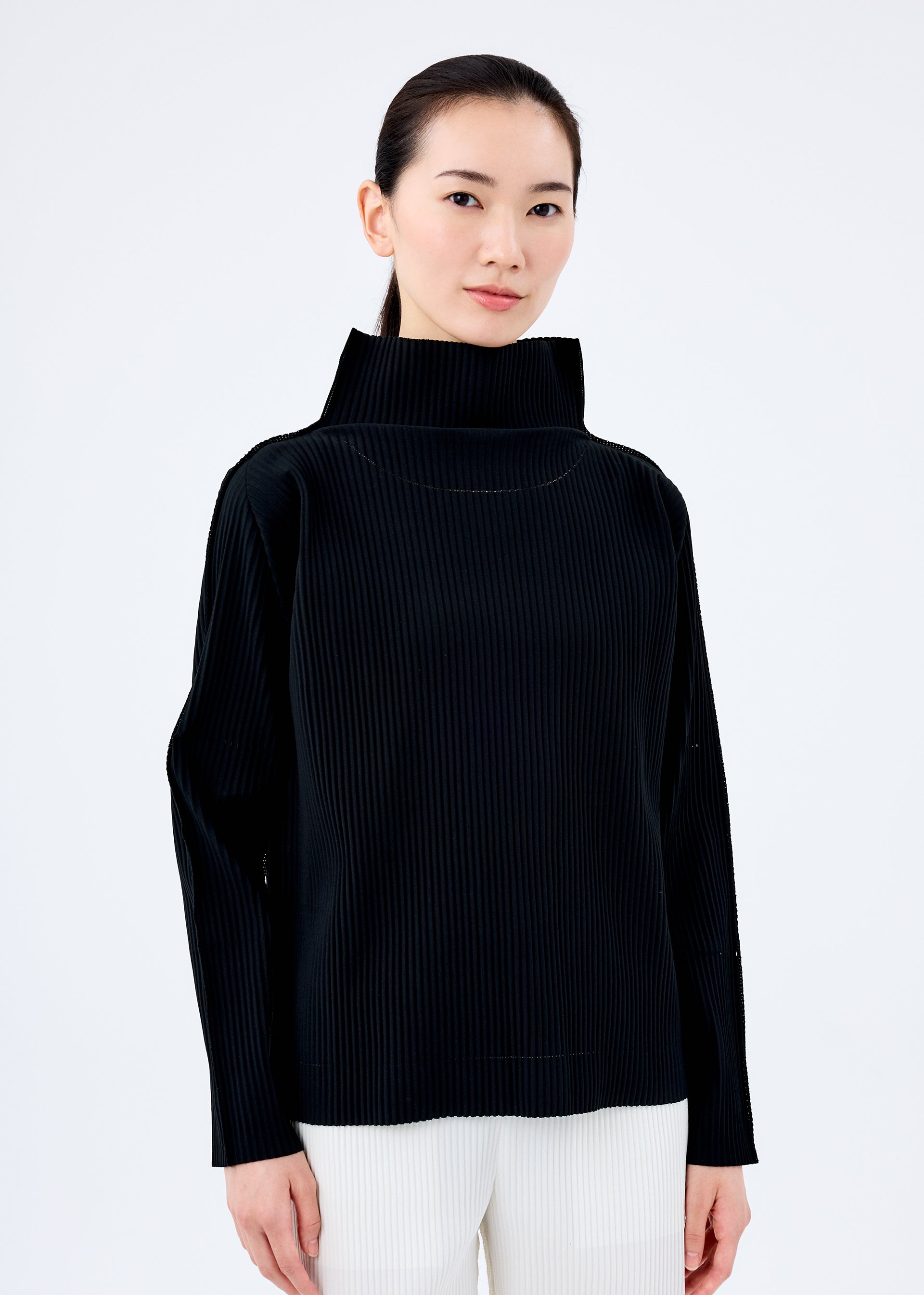 FINE KNIT PLEATS BLACK、ウィメンズ_トップス_トップ、着用画像1