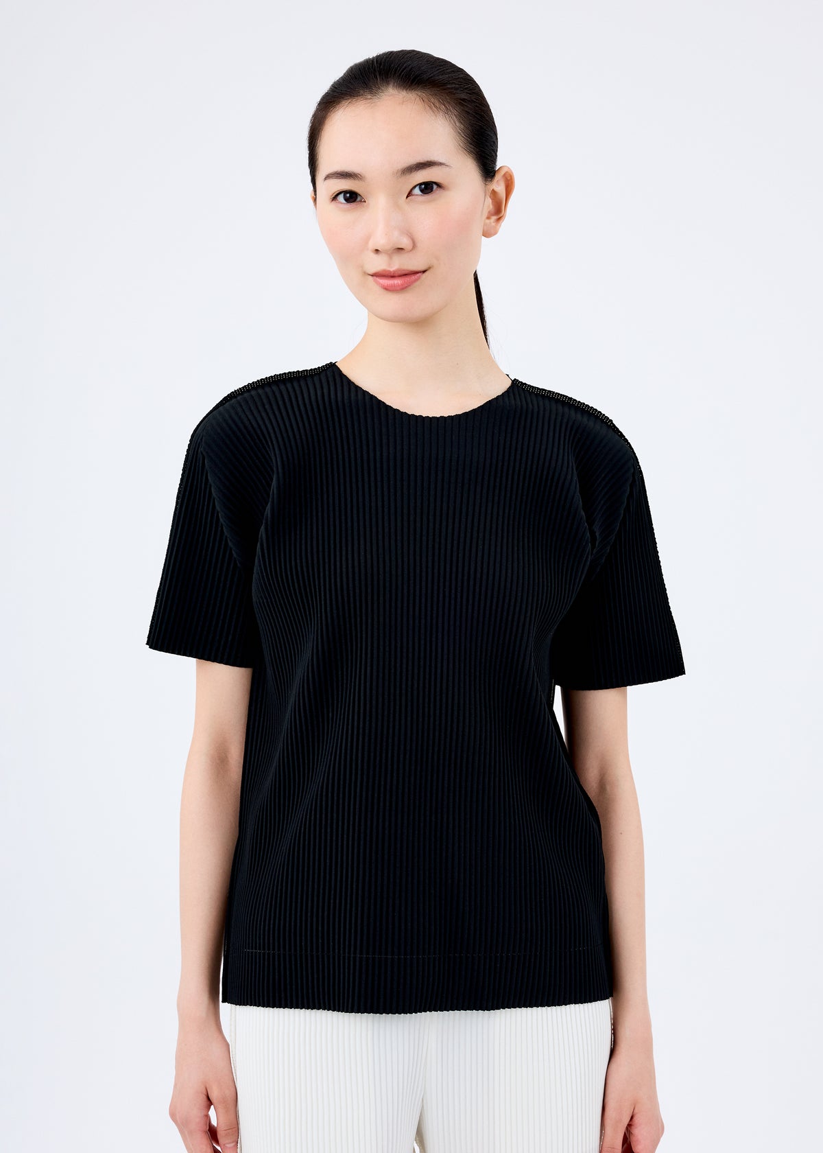 FINE KNIT PLEATS BLACK、ウィメンズ_トップス_トップ、着用画像1